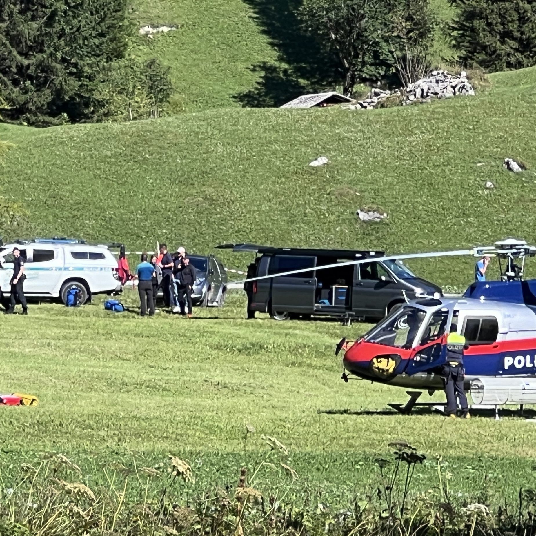 Erste Bilder der Bergungsarbeiten.