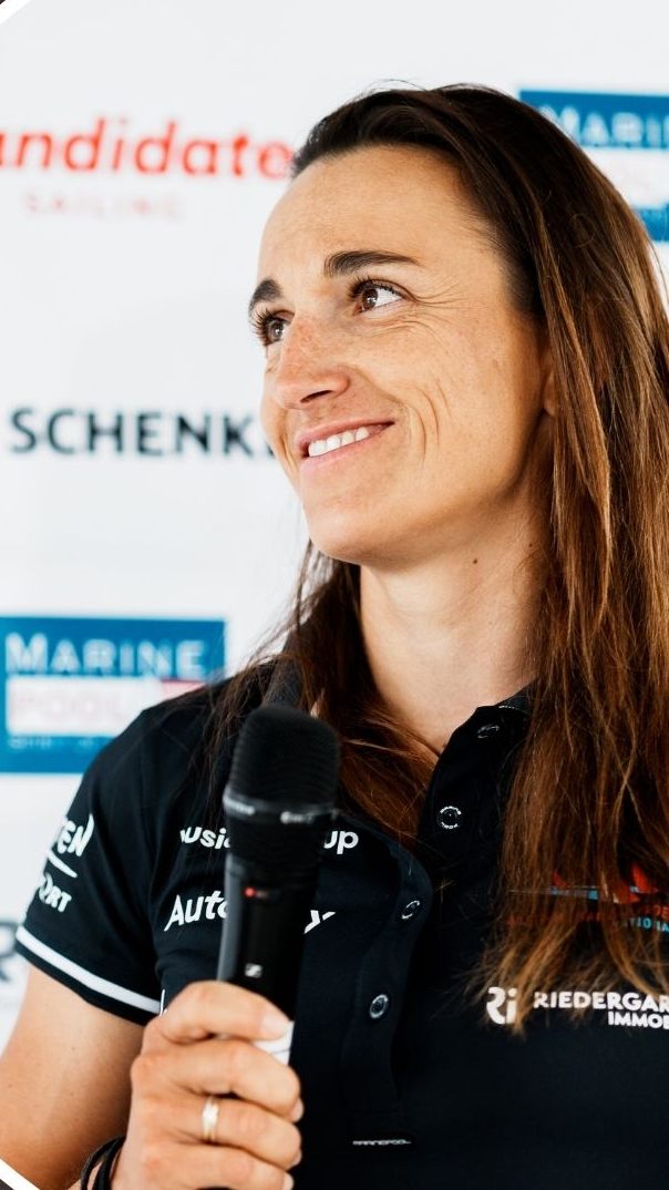 Fußball-Nationalspielerin Lea Schüller vom FC Bayern und die österreichische Seglerin Lara Vadlau galten vor den Sommerspielen als Traumpaar.