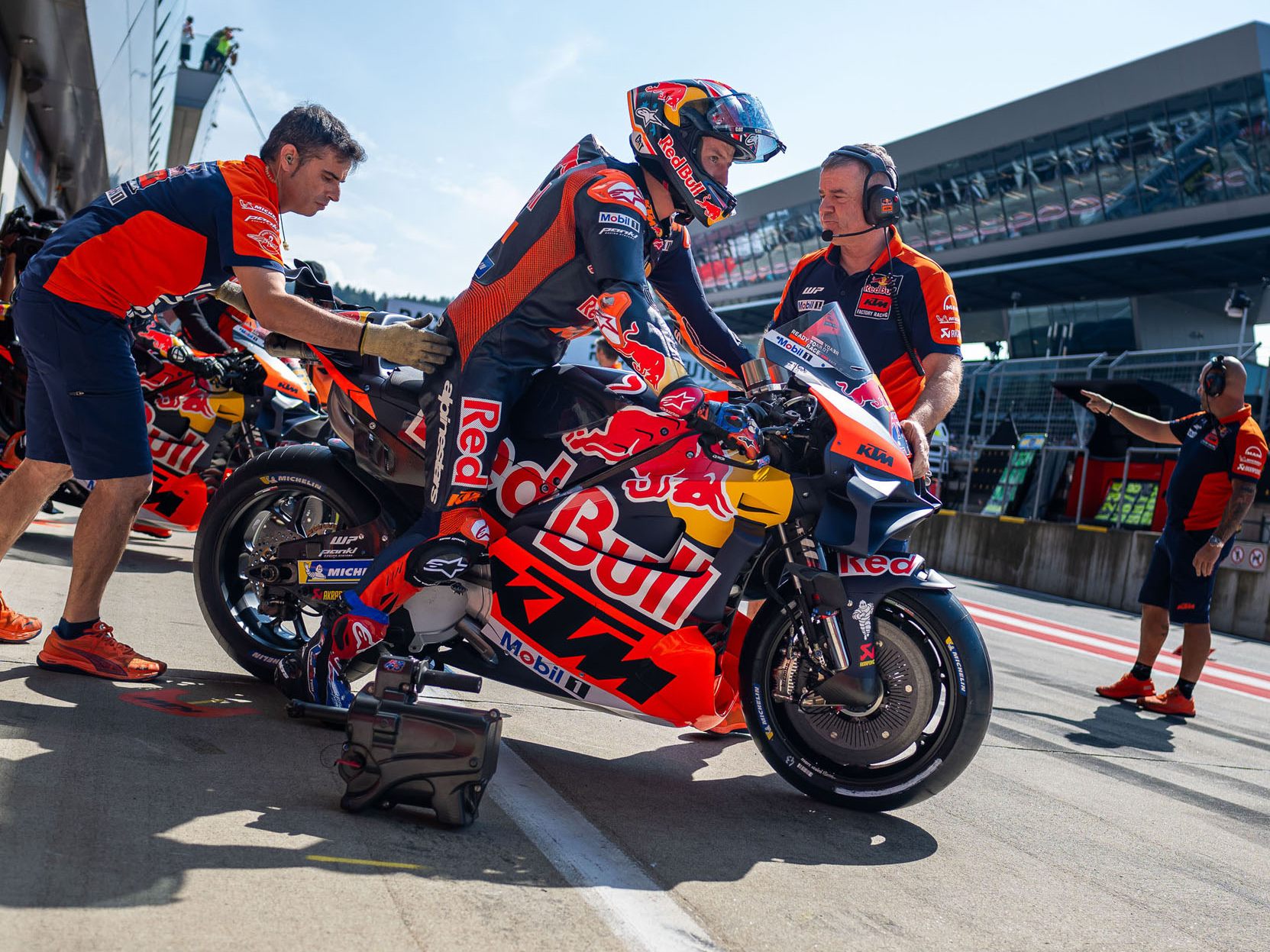 Jack Miller hat mit seiner KTM quasi Heimspiel. Jack Miller hat mit seiner KTM quasi Heimspiel.