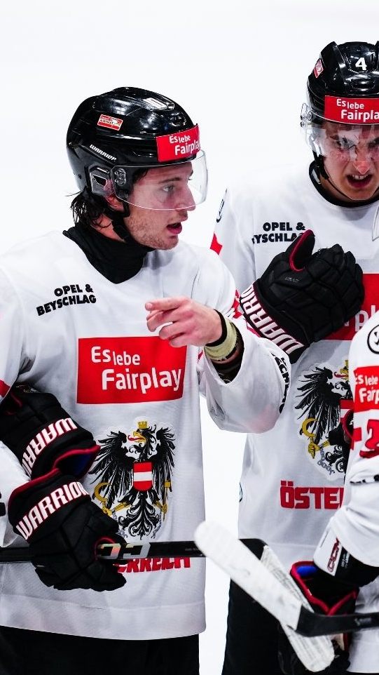 Auch Vorarlbergs Hoffnungsträger David Reinbacher, Vinzenz Rohrer und Johannes Bischofberger konnten eine Niederlage gegen die Slowakei nicht verhindern.