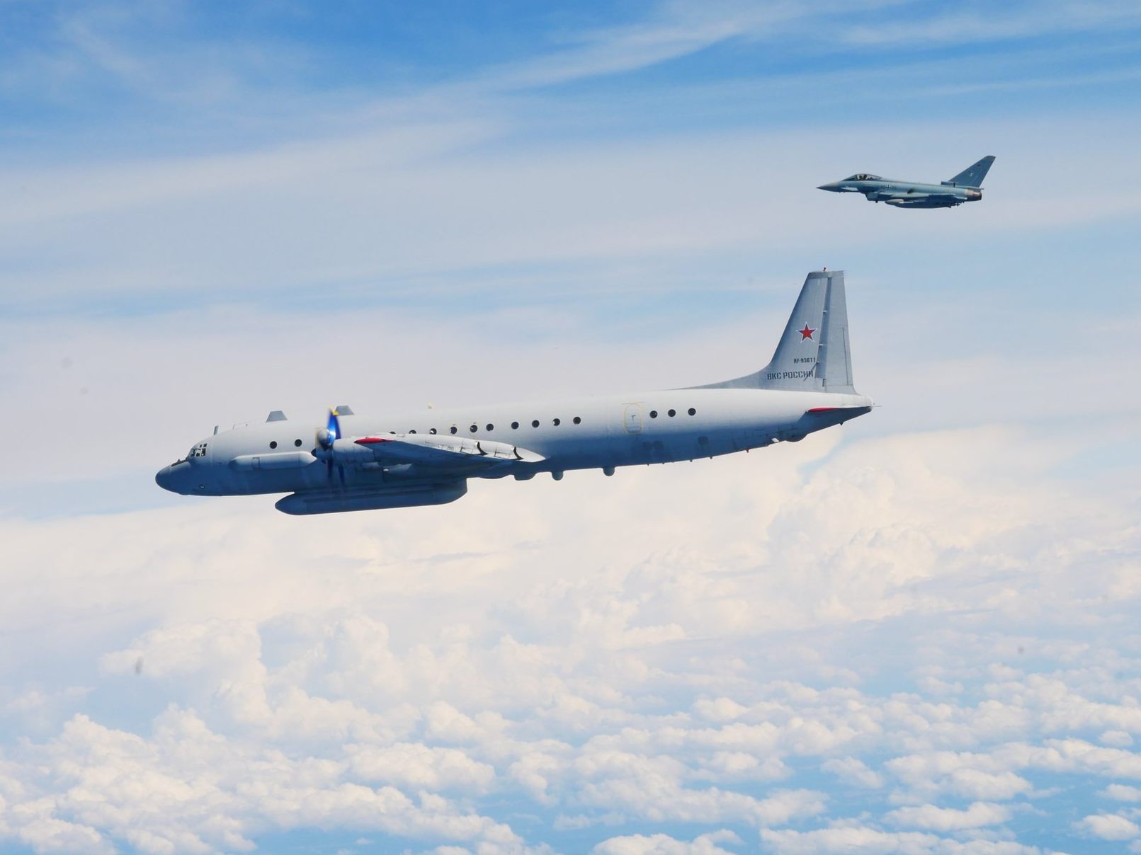 Russisches Flugzeug flog ohne Kontakt zur zivilen Flugsicherung. Russisches Flugzeug flog ohne Kontakt zur zivilen Flugsicherung.