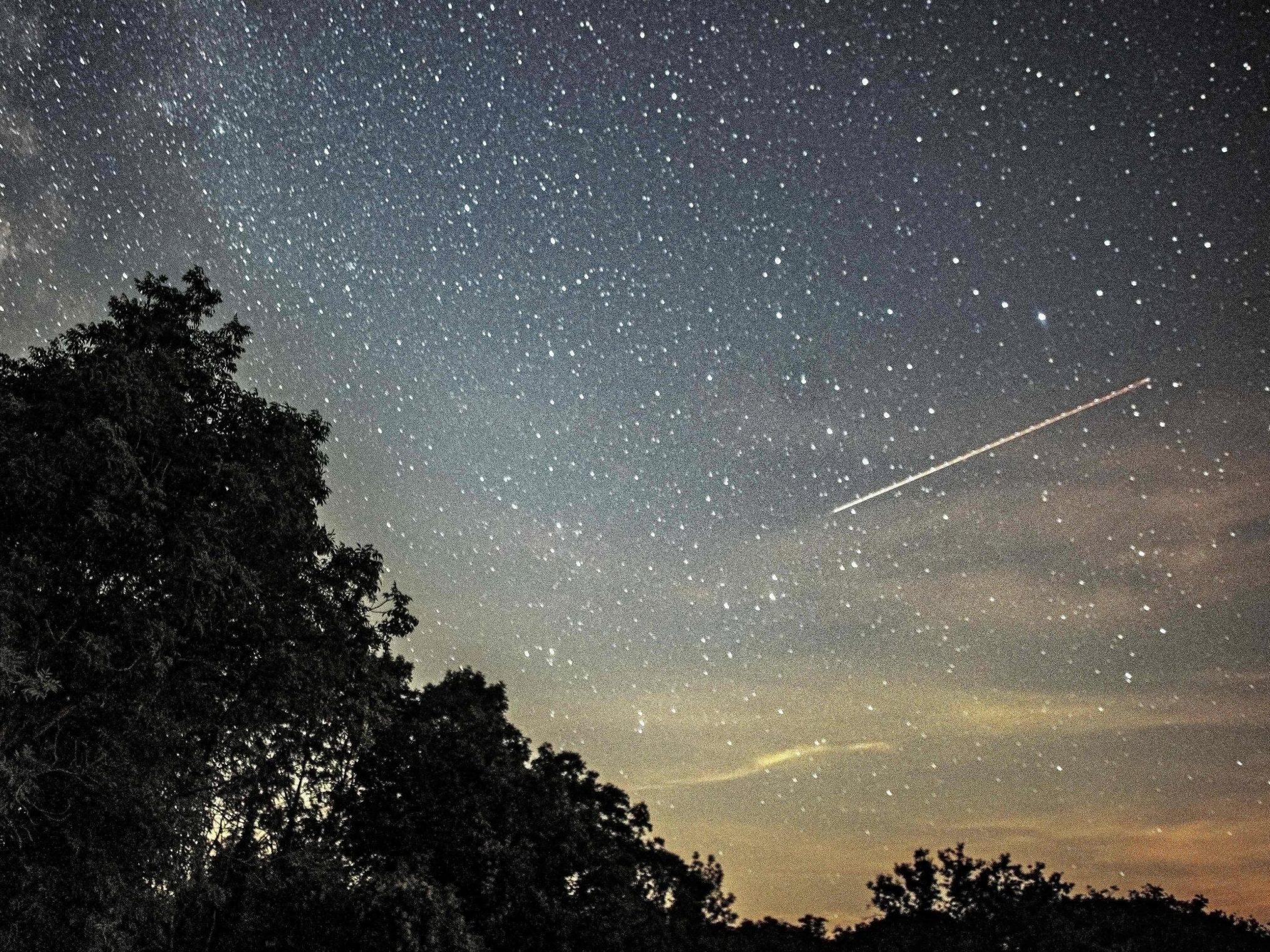 Der Sternschnuppenstrom der Perseiden zieht wie jedes Jahr über Vorarlberg und wird heuer besonders gut zu sehen sein. Der Sternschnuppenstrom der Perseiden zieht wie jedes Jahr über Vorarlberg und wird heuer besonders gut zu sehen sein.