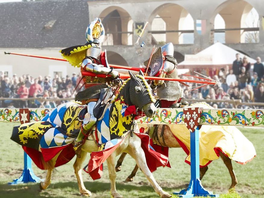 Spannung und Action beim Ritterturnier auf der Rosenburg.