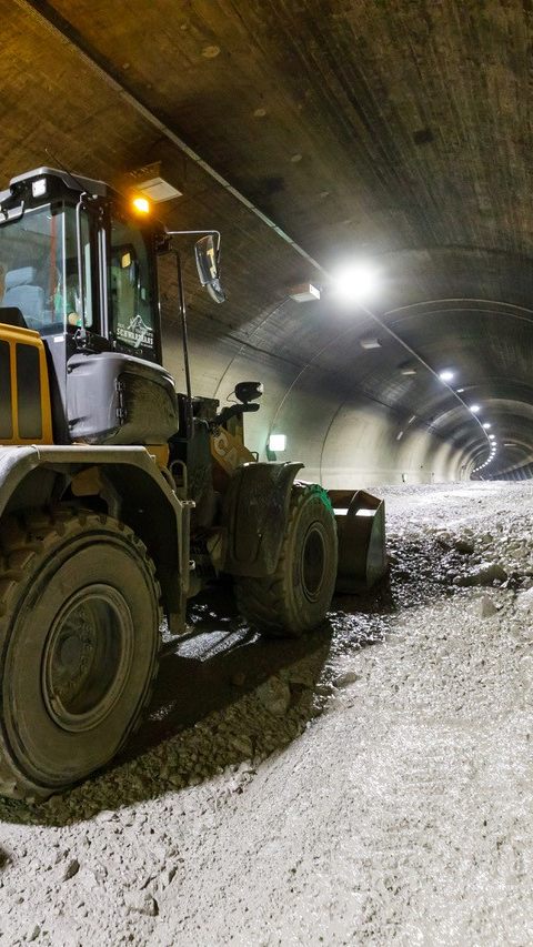 Eine Mure verlegt den Passürtunnel.
