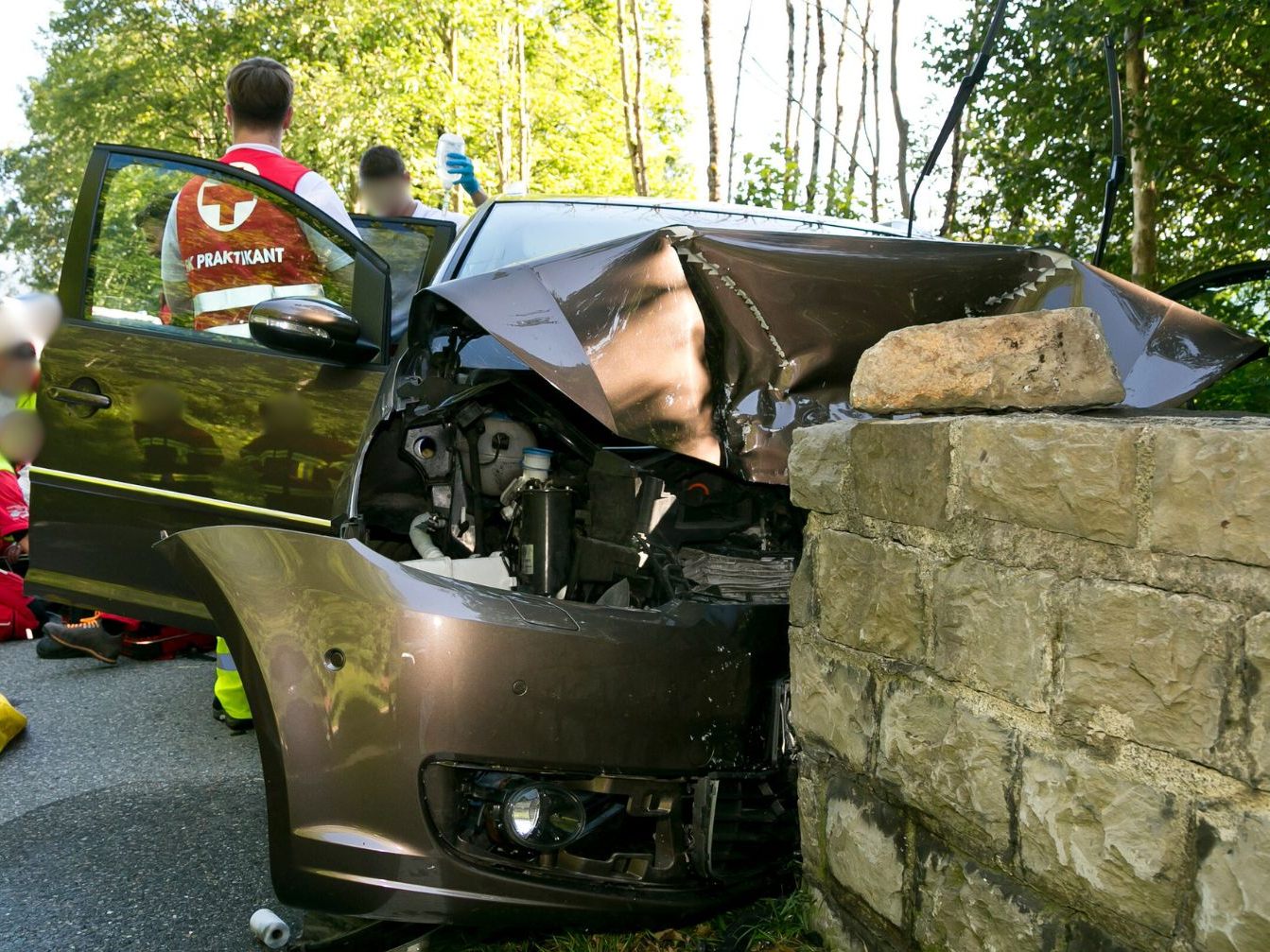 Am frühen Dienstagabend ereignete sich in Laterns ein schwerer Verkehrsunfall. Am frühen Dienstagabend ereignete sich in Laterns ein schwerer Verkehrsunfall.
