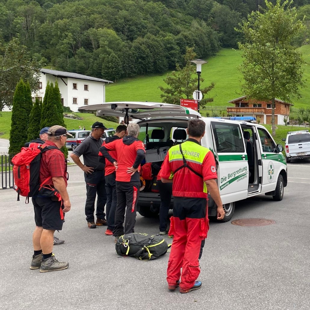 Zahlreiche Einsatzkräfte sind vor Ort.