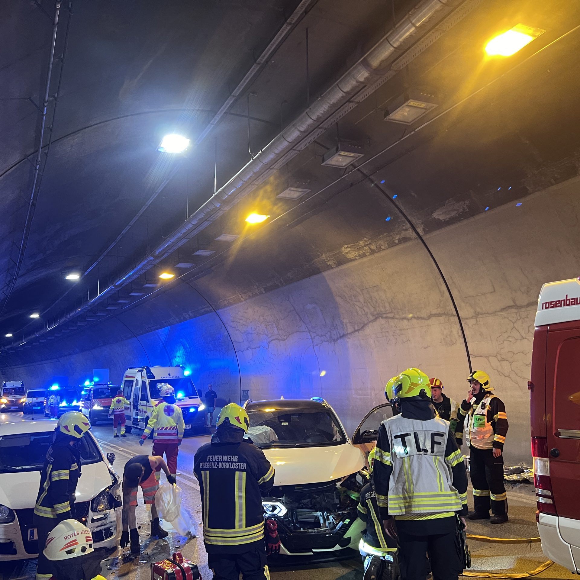 Zwei Personen wurden verletzt.