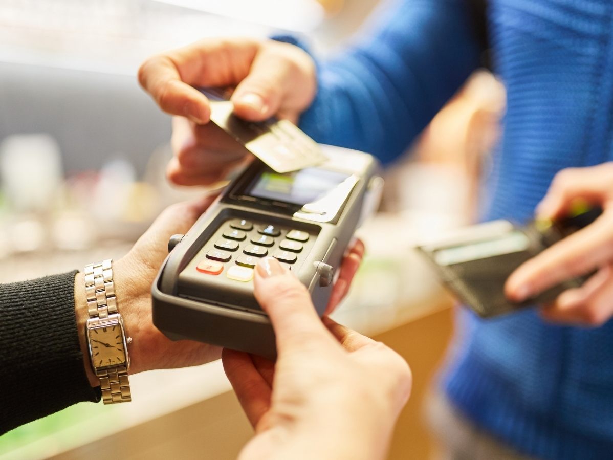 Mit sogenannten Instant-Payment-Systemen können Privatpersonen und Unternehmen Transaktionen direkt von Konto zu Konto tätigen, die jederzeit und binnen Sekunden ausgeführt und abgewickelt werden.