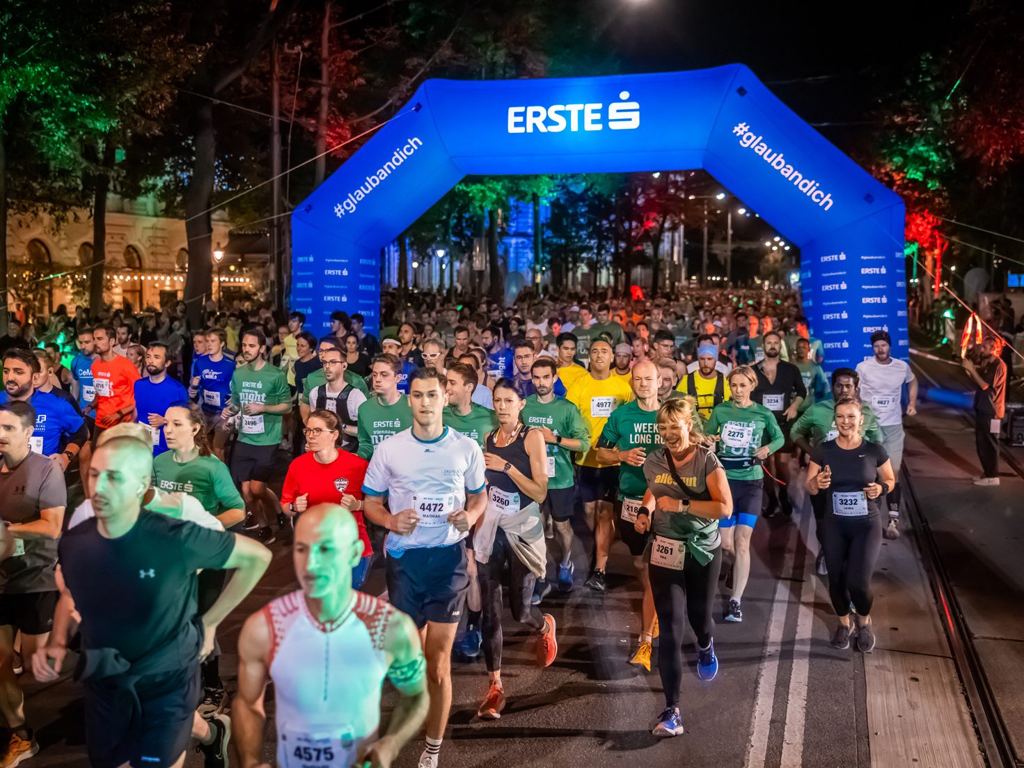 20.000 Läufer setzen beim erste bank vienna night run ein Zeichen gegen den Klimawandel.