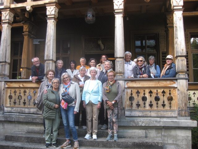 Die kulturinteressierte Gruppe von V50plus Bregenz vor der Villa Maund Die kulturinteressierte Gruppe von V50plus Bregenz vor der Villa Maund