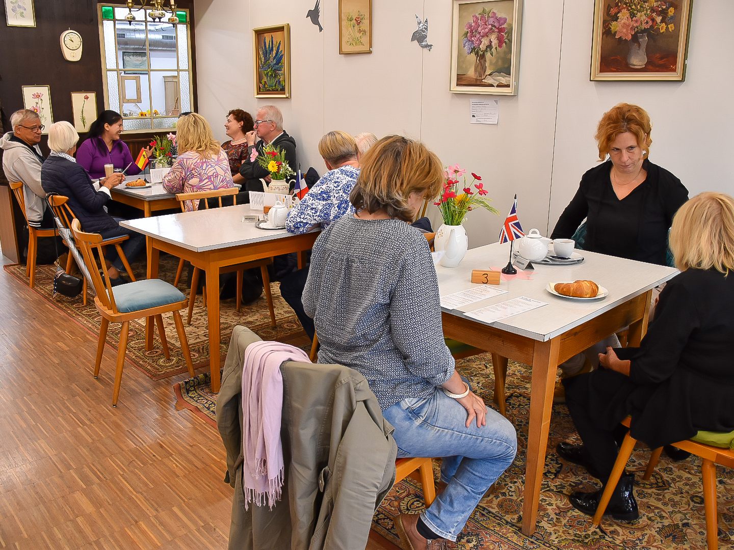 Das Café des Brockenhauses bietet eine entspannte Atmosphäre zur Unterhaltung Das Café des Brockenhauses bietet eine entspannte Atmosphäre zur Unterhaltung