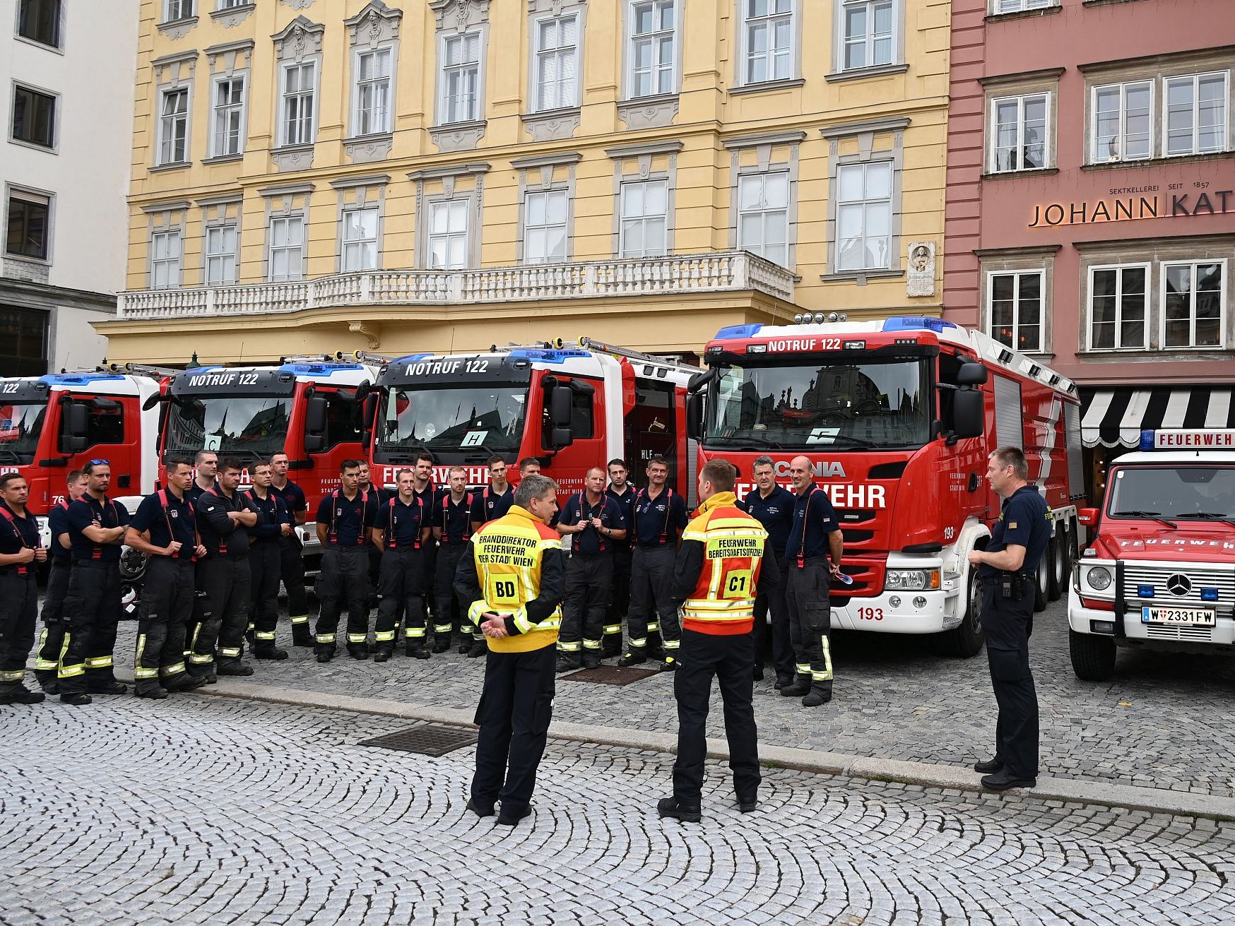 Fünf Feuerwehrfahrzeuge und Pumpen wurden von Niederösterreich angefordert
