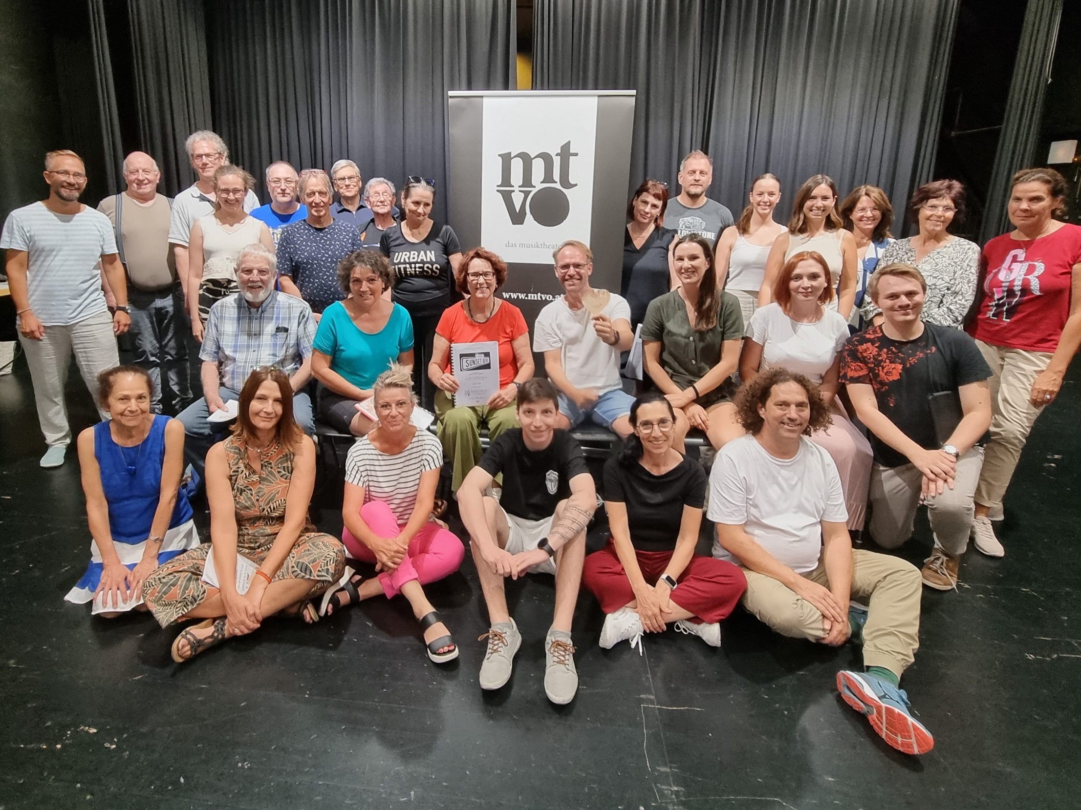 Das mtvo-Ensemble bereitet den "Sunset Boulevard" vor.
