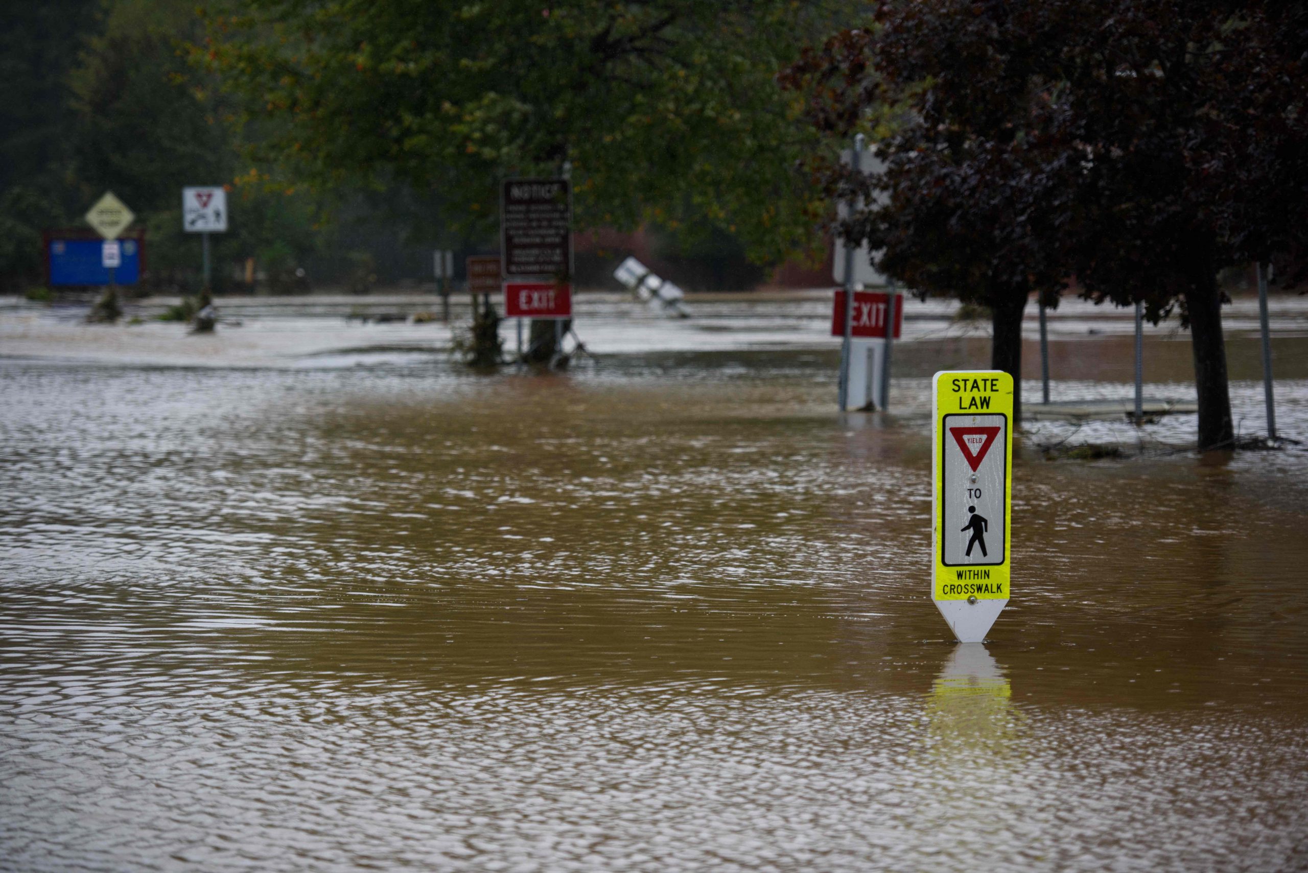 Regenfälle des ehemaligen Hurrikans Helene haben in weiten Teilen der Region mehr als einen Fuß Regen hinterlassen.