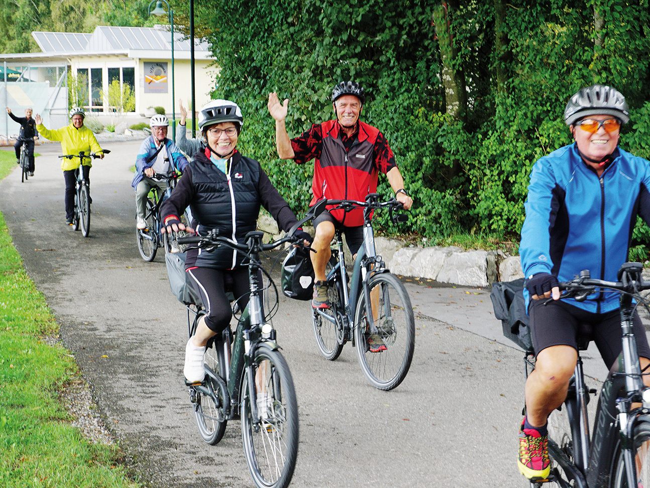 VORARLBERG 50plus lädt wieder alle Radfreunde zur 24. Radsternfahrt zum Fusballplatz nach Koblach herzlich ein! VORARLBERG 50plus lädt wieder alle Radfreunde zur 24. Radsternfahrt zum Fusballplatz nach Koblach herzlich ein!