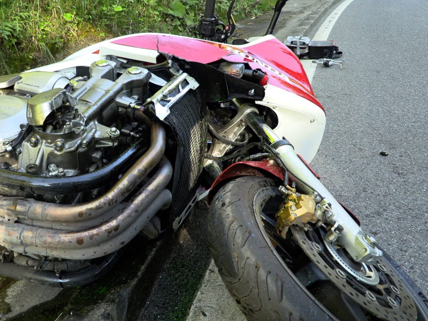 Der Motorradfahrer wurde mit Verletzungen unbestimmten Grades ins LKH Bregenz eingeliefert.