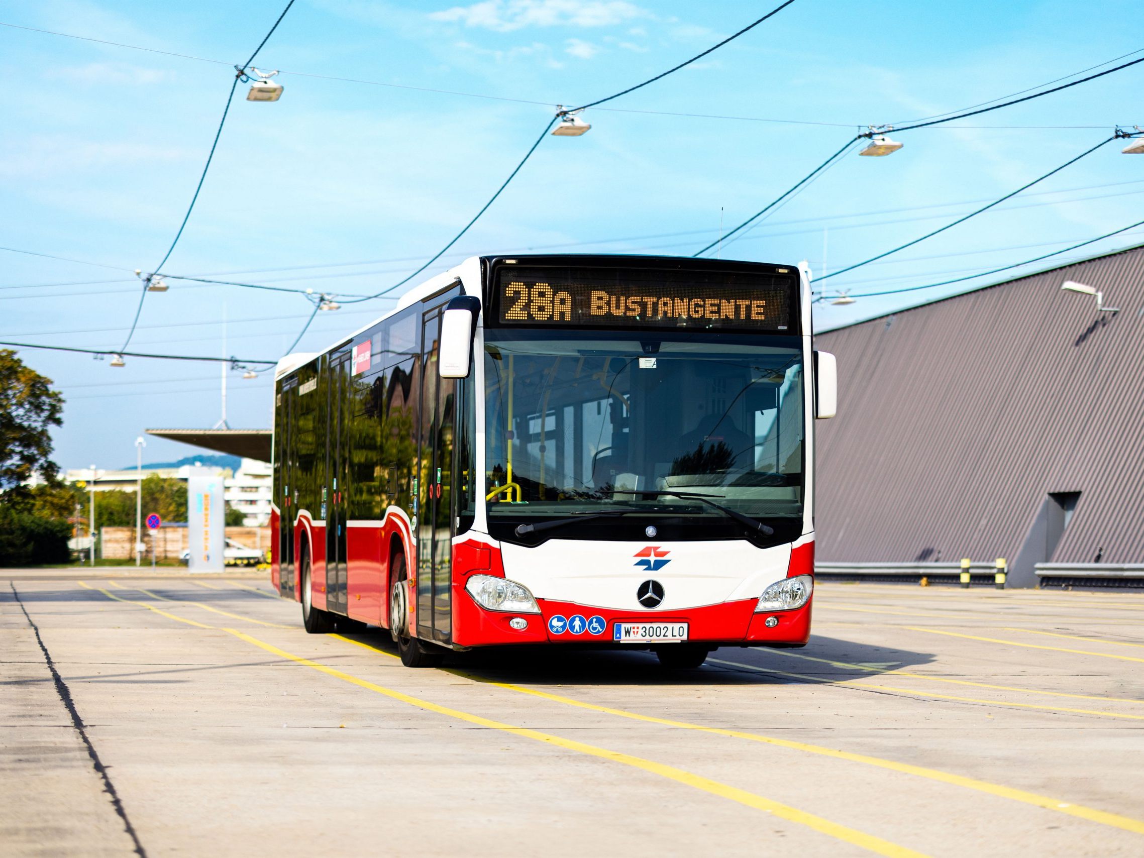 Die neue Buslinie 28A lässt die Bezirke Floridsdorf und Donaustadt noch näher zusammenrücken. Die neue Buslinie 28A lässt die Bezirke Floridsdorf und Donaustadt noch näher zusammenrücken.