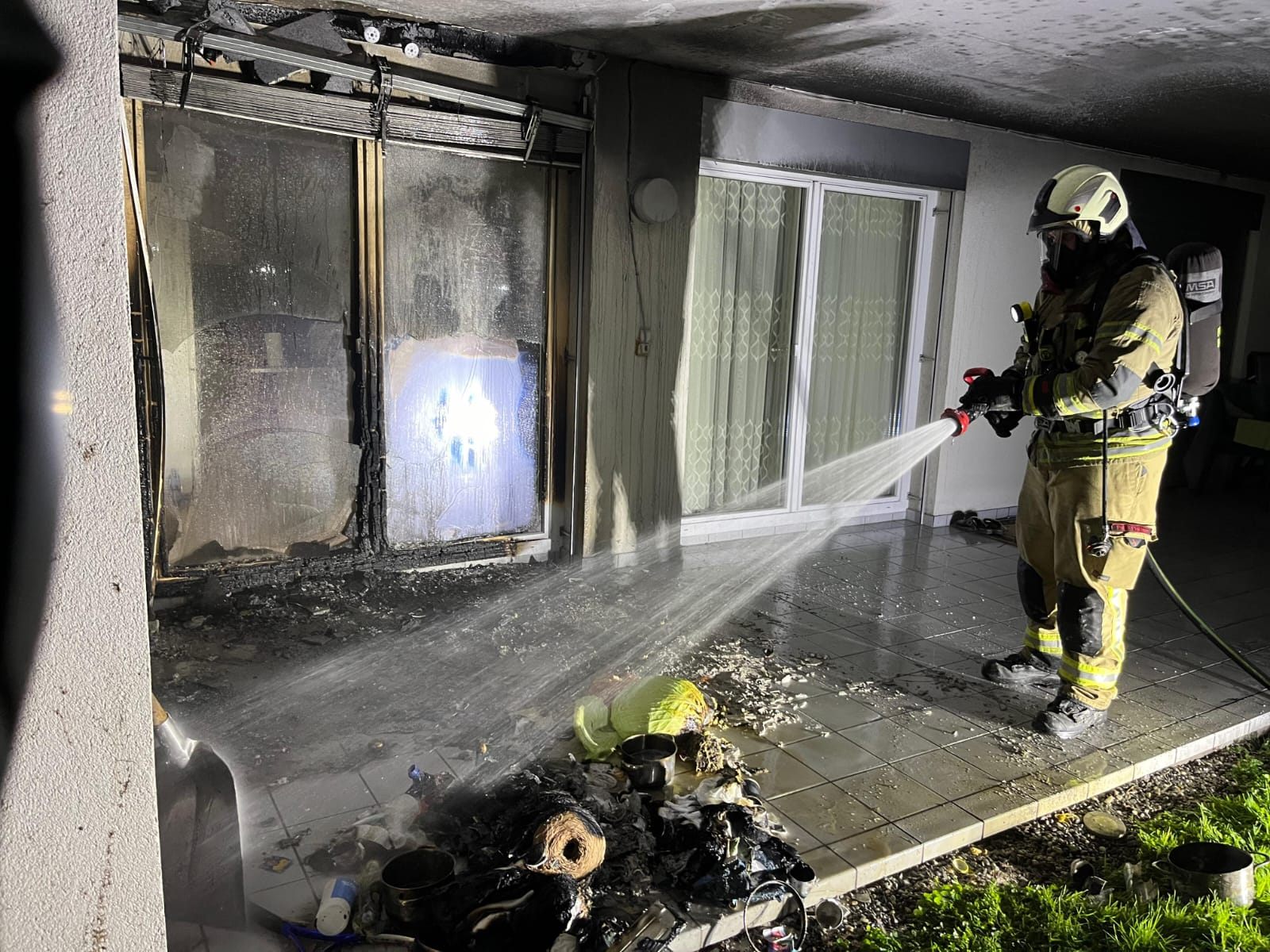 Die Feuerwehr Hohenems war rasch vor Ort, um den Brand zu löschen. Die Feuerwehr Hohenems war rasch vor Ort, um den Brand zu löschen.