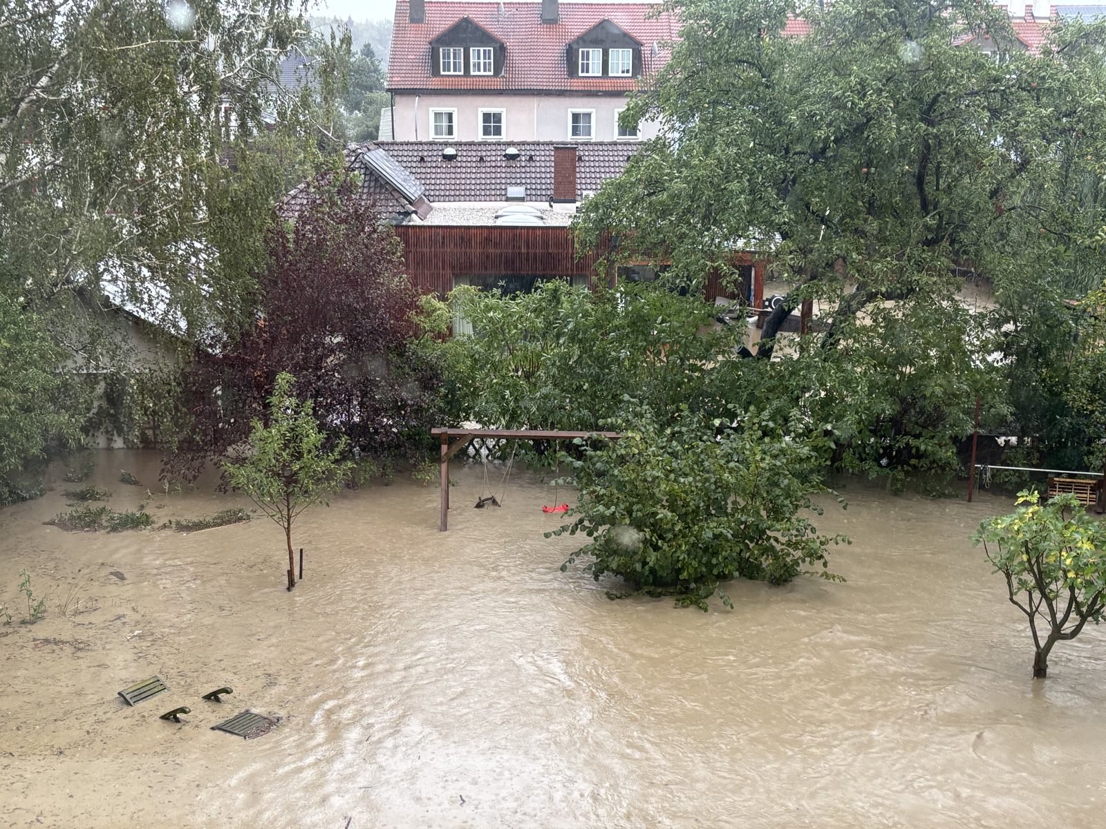 In Böheimkirchen steht alles unter Wasser. In Böheimkirchen steht alles unter Wasser.