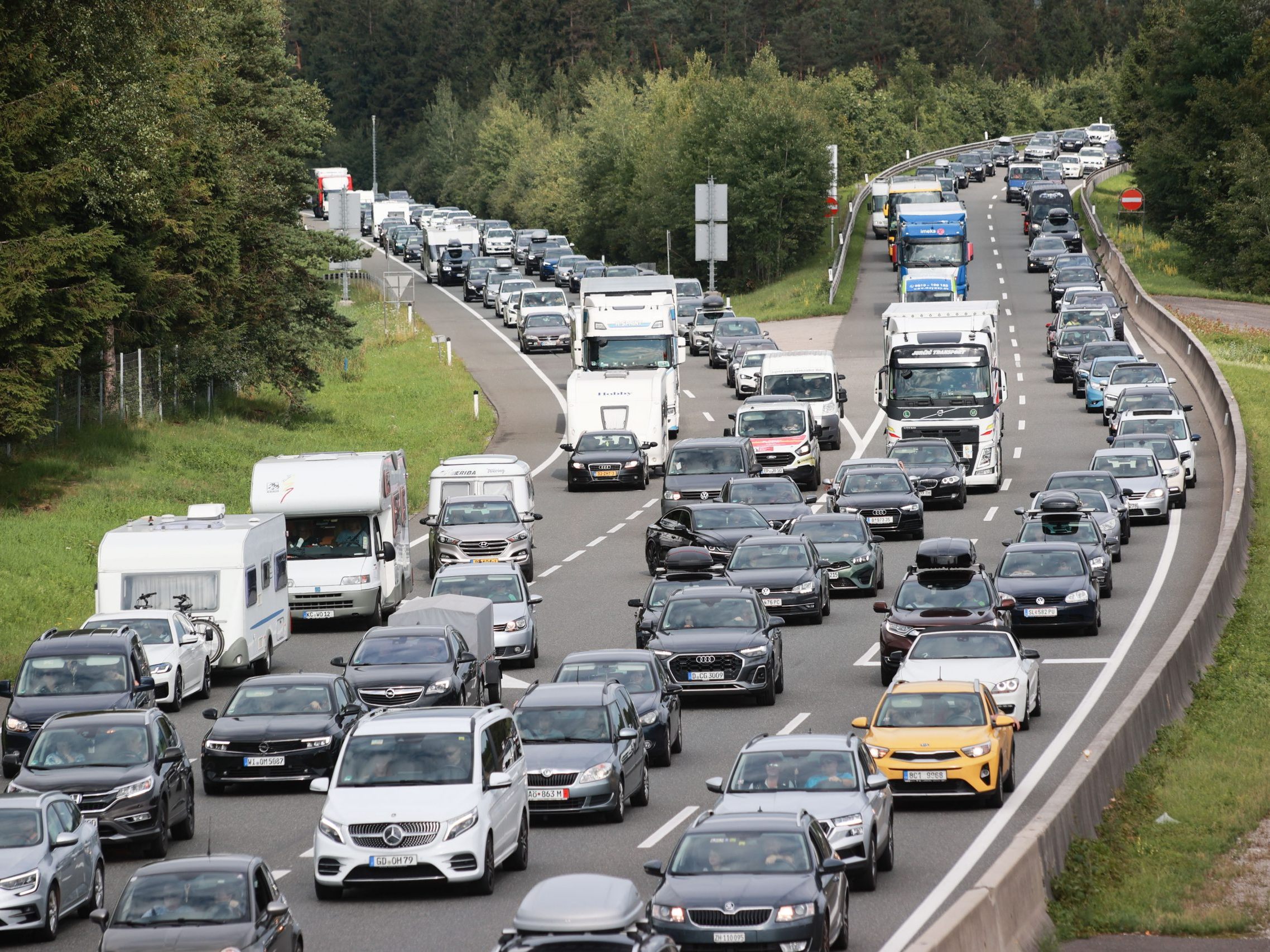 Auch am kommenden Wochenende wird wieder mit Staus und Verzögerungen in Österreich gerechnet. Auch am kommenden Wochenende wird wieder mit Staus und Verzögerungen in Österreich gerechnet.