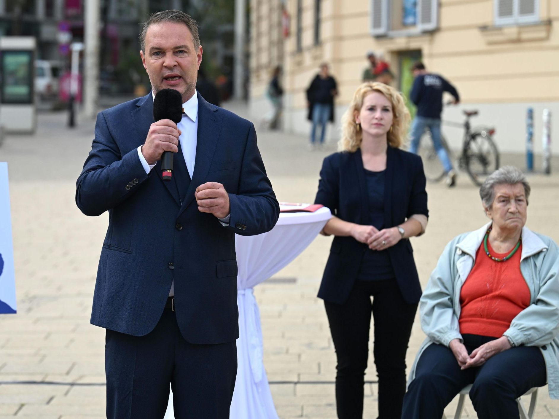Babler war vor der Nationalratswahl bei der Wiener Mariahilfer Straße zu sehen.
