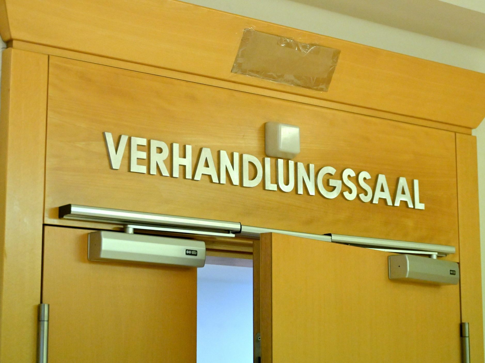 20 Jahre Haft wegen Mordes.