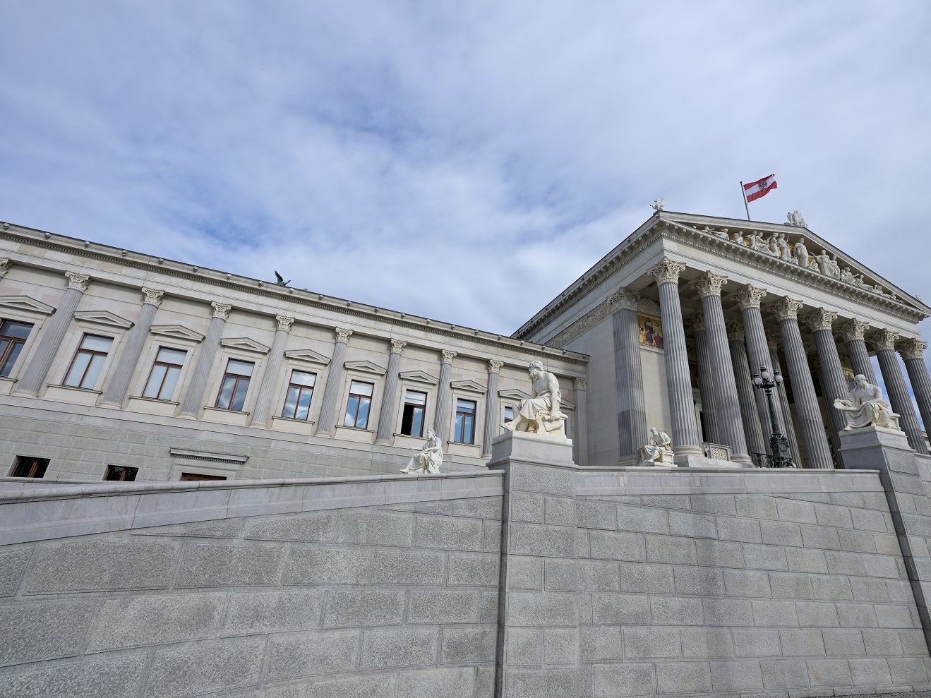 Die Nationalratswahl naht - zuvor könnte es aber noch zu einer Sondersitzung kommen.