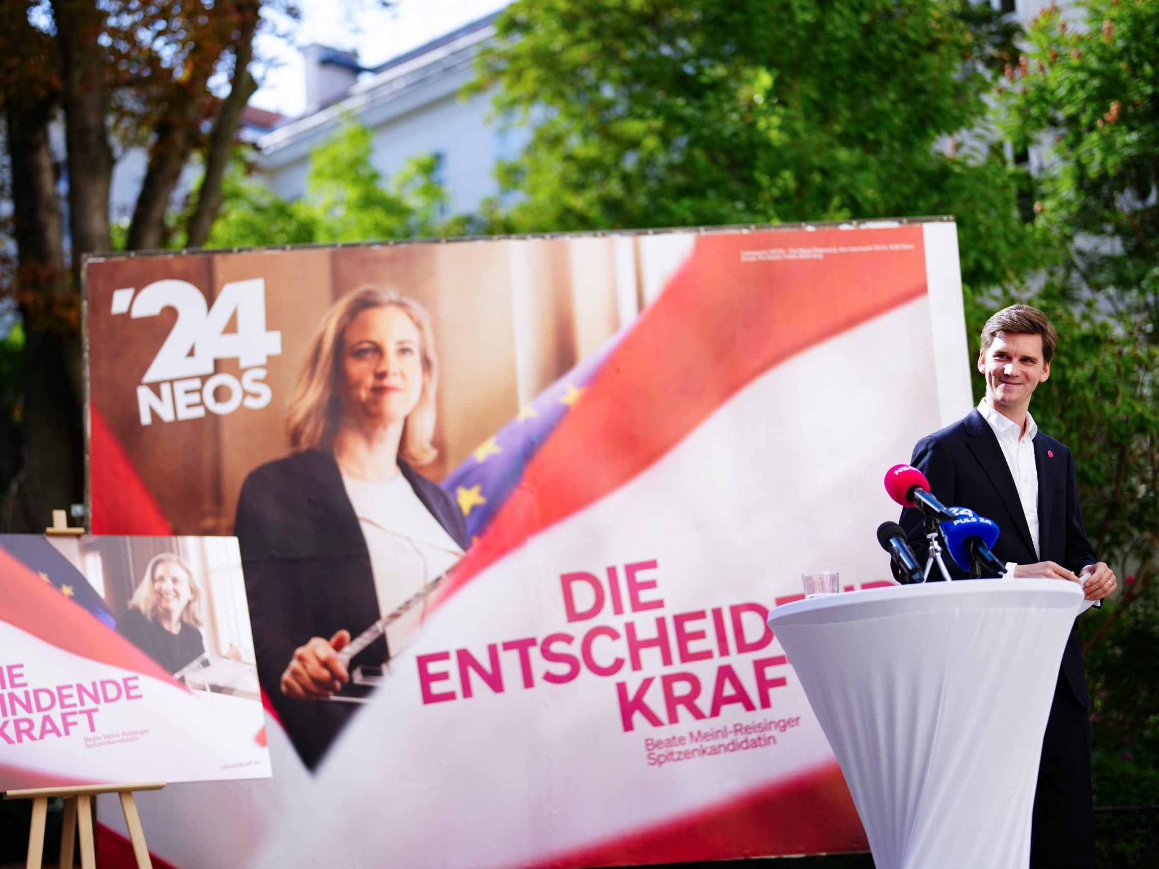 Präsentation der zweiten Plakatwelle der NEOS.