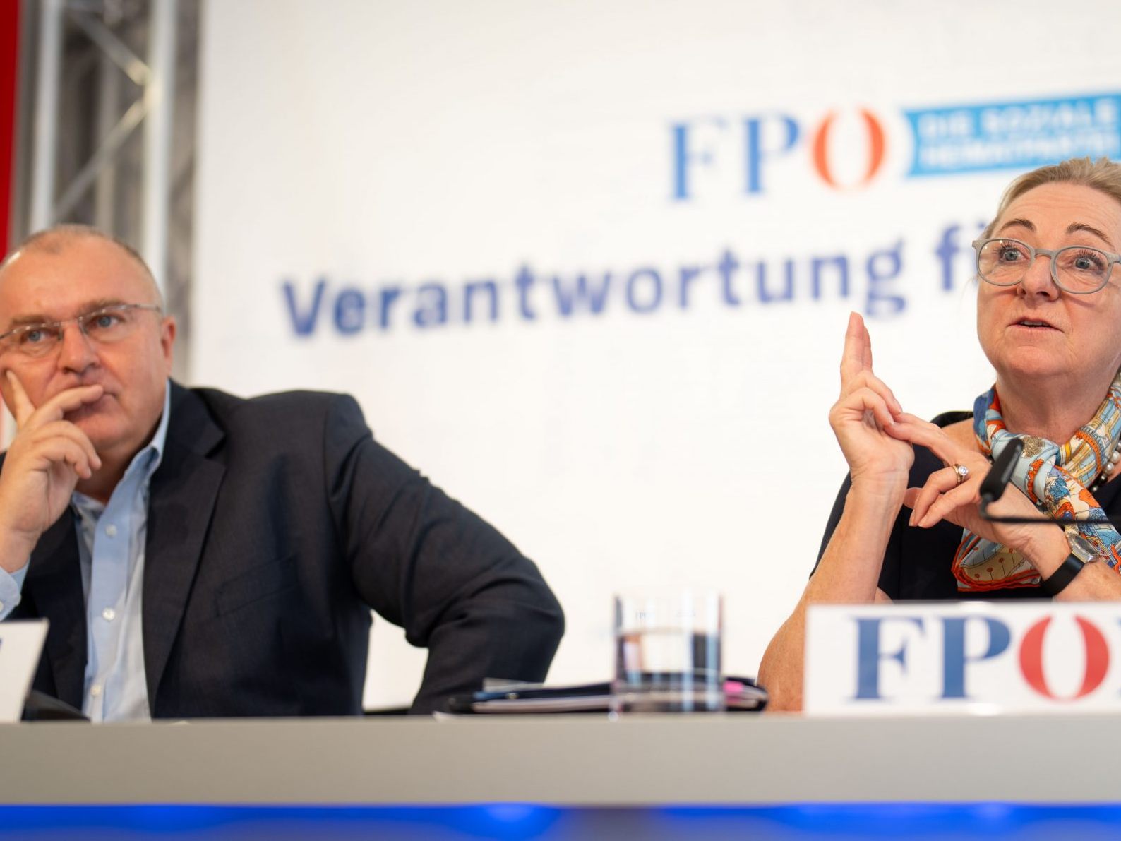 Die FPÖ will die derzeit in der heimischen Wirtschaft grassierende "Verunsicherung" beenden. Die FPÖ will die derzeit in der heimischen Wirtschaft grassierende "Verunsicherung" beenden.