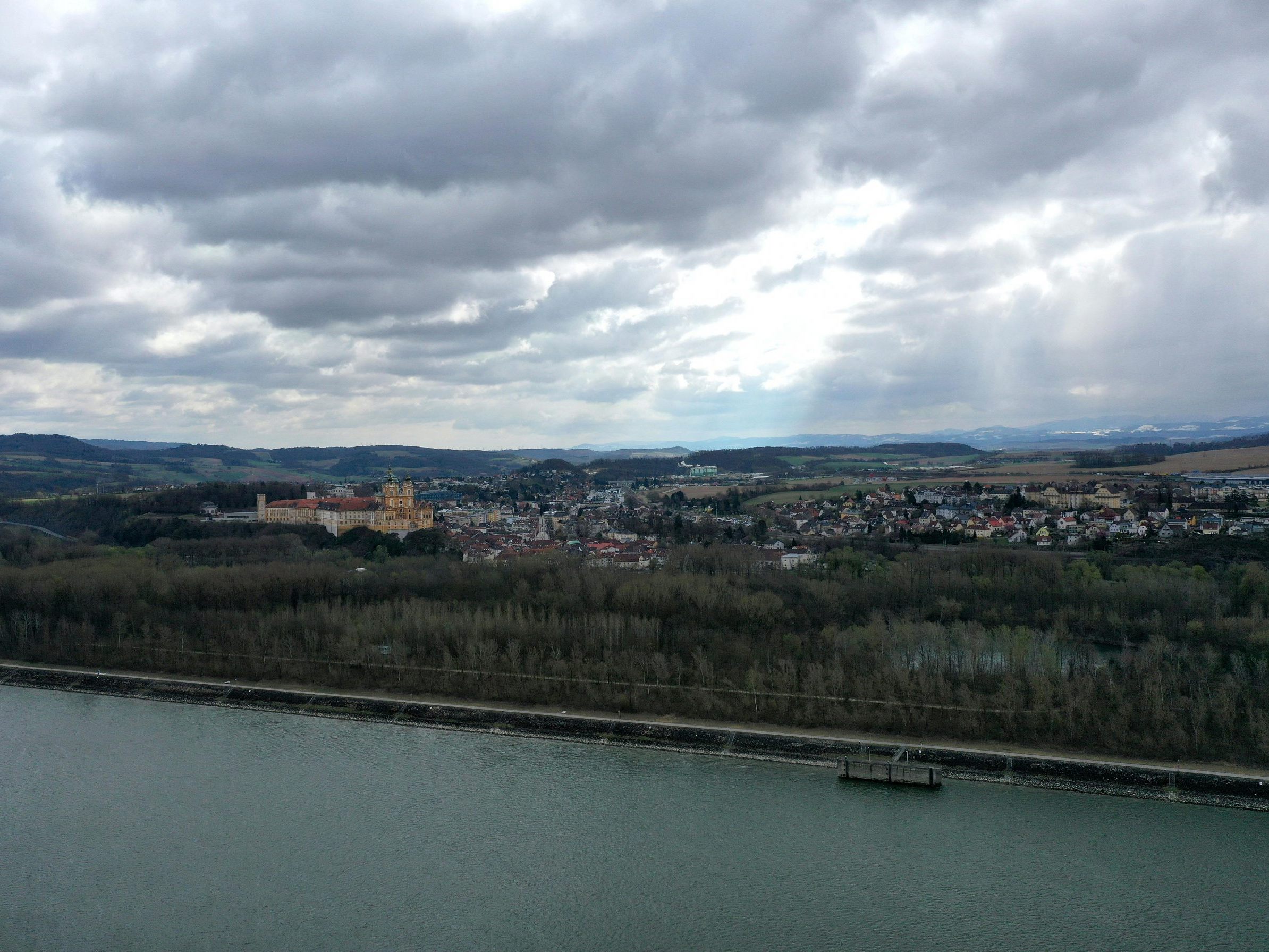MS Austria wird in Melk auslaufen. MS Austria wird in Melk auslaufen.