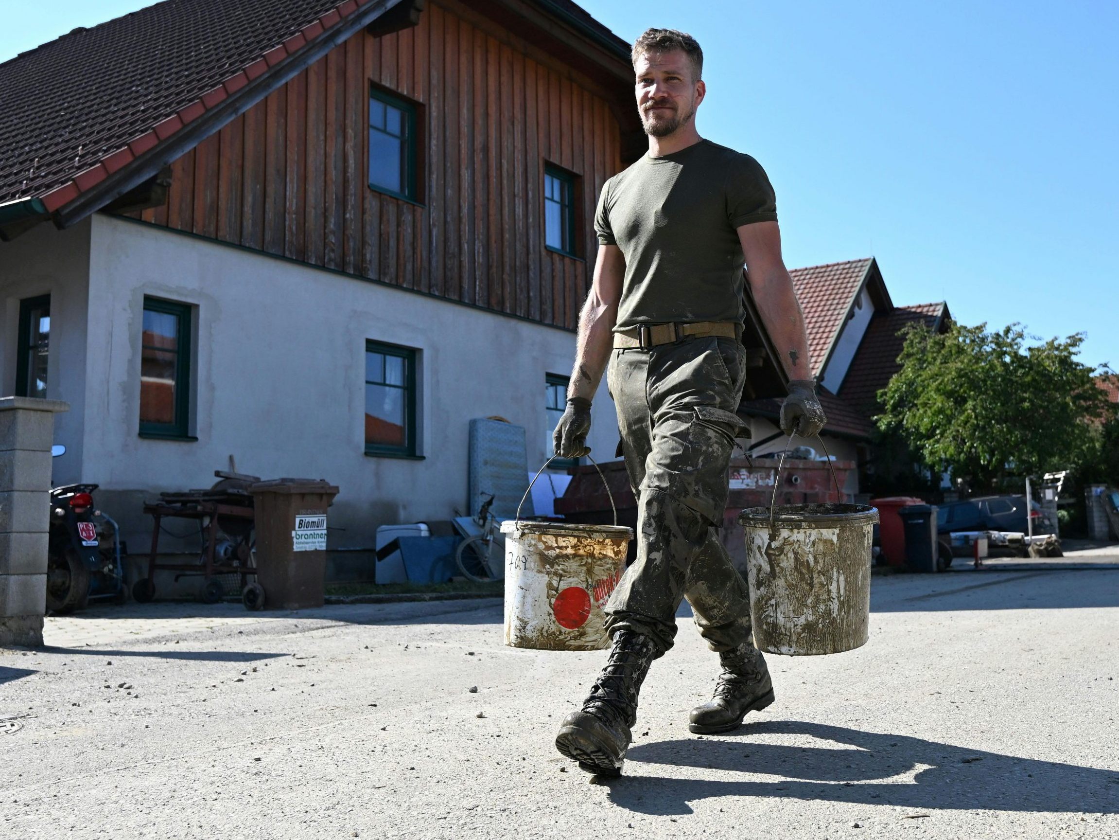 Rund 1.500 Helfer sind in Niederösterreich noch im Einsatz.