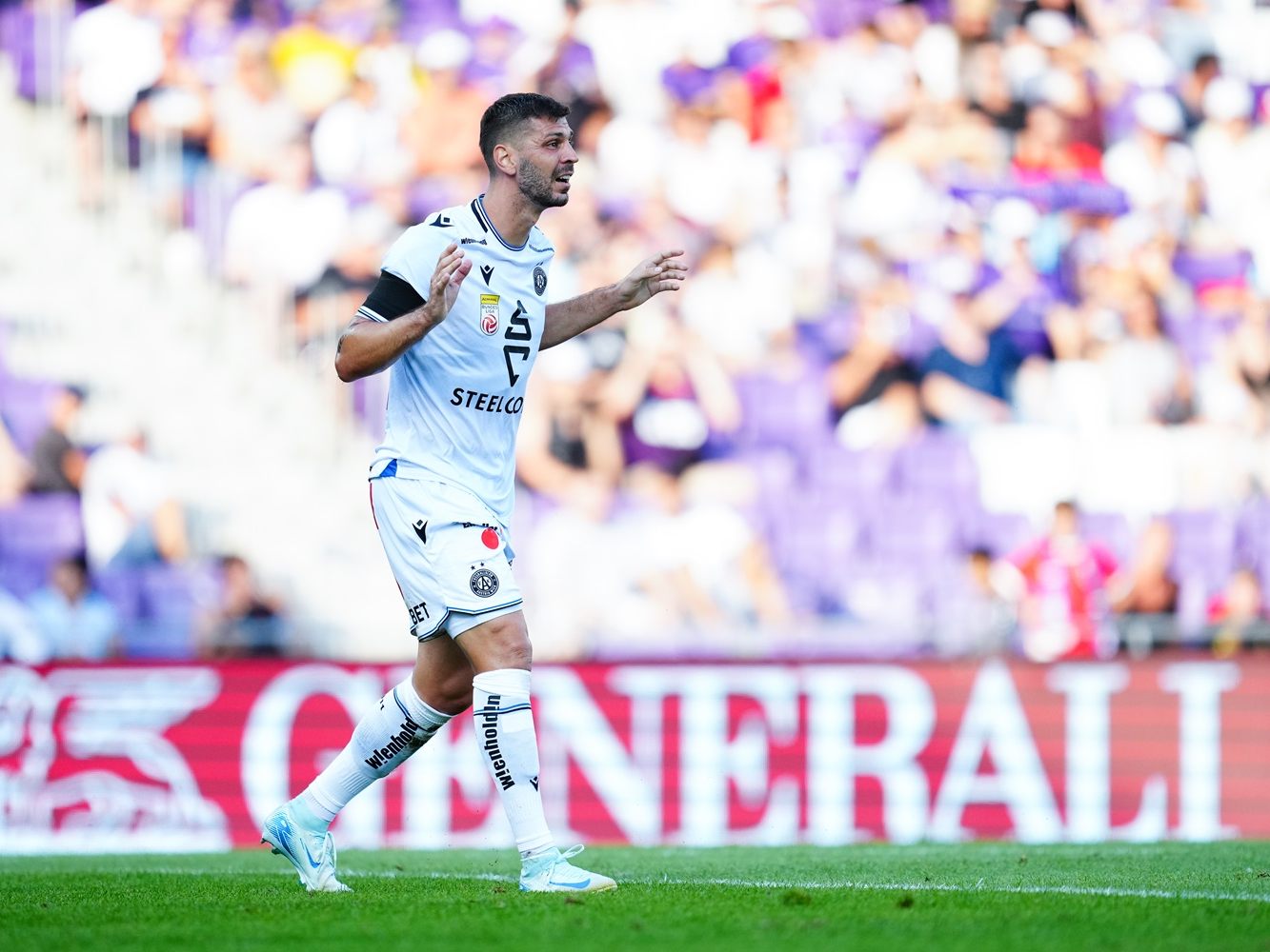 "Wir wollen ein gutes Spiel abliefern und sie ärgern", so Austrias Dragovic vor dem Derby gegen Rapid.