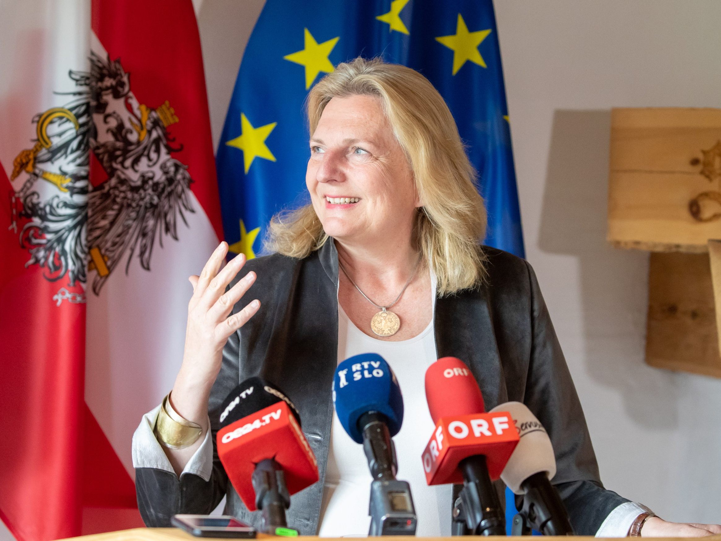 Kneissl - hier im Jahr 2019 - wird Tiger-Botschafterin. Kneissl - hier im Jahr 2019 - wird Tiger-Botschafterin.