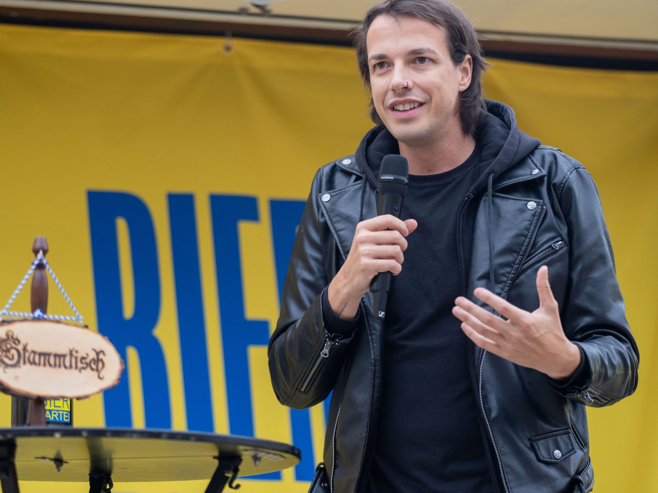 Der Wahlkampfabschluss der Bierpartei.