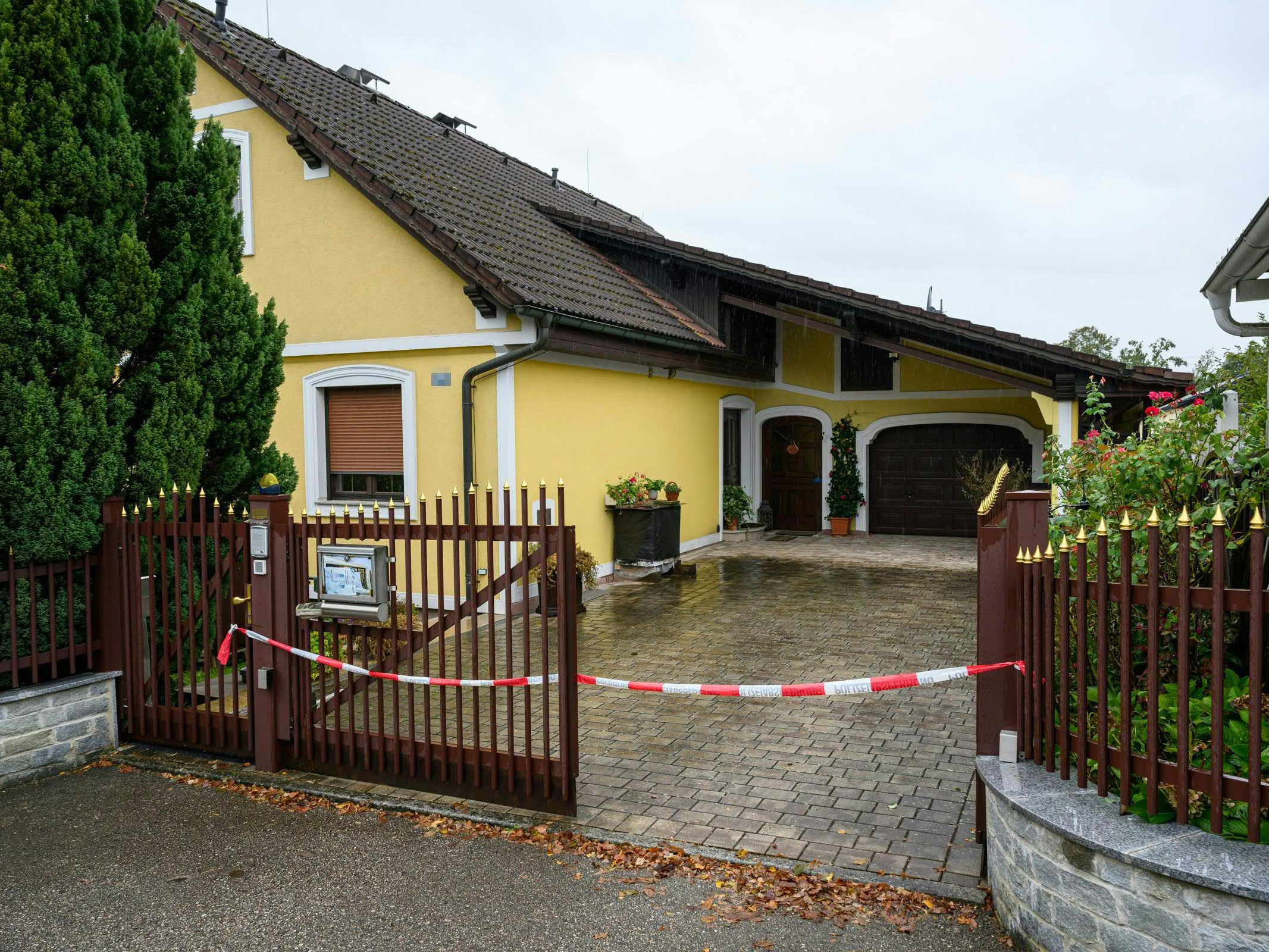 Nach dem Leichenfund wurde nun eine Obduktion der Toten angeordnet.