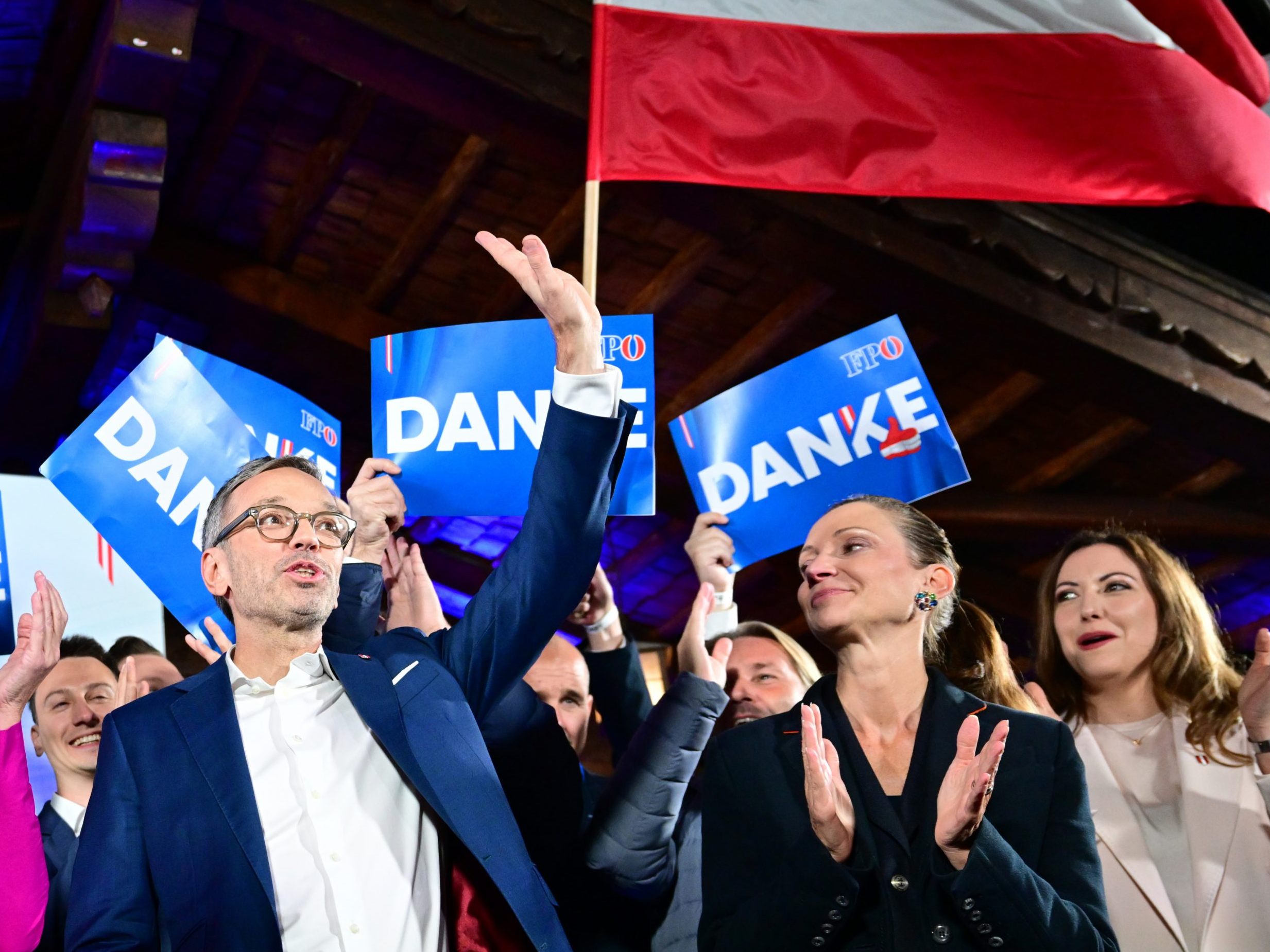 Die FPÖ ist erstmals stärkste Partei im Nationalrat. Die FPÖ ist erstmals stärkste Partei im Nationalrat.