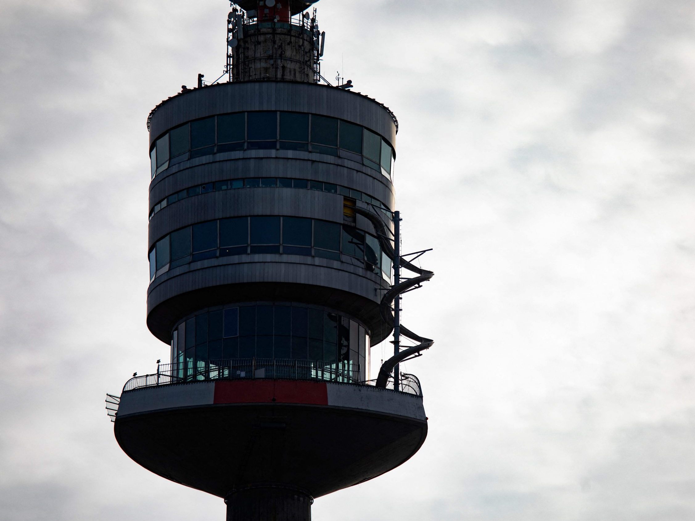 Der Donauturm bleibt zu. Der Donauturm bleibt zu.