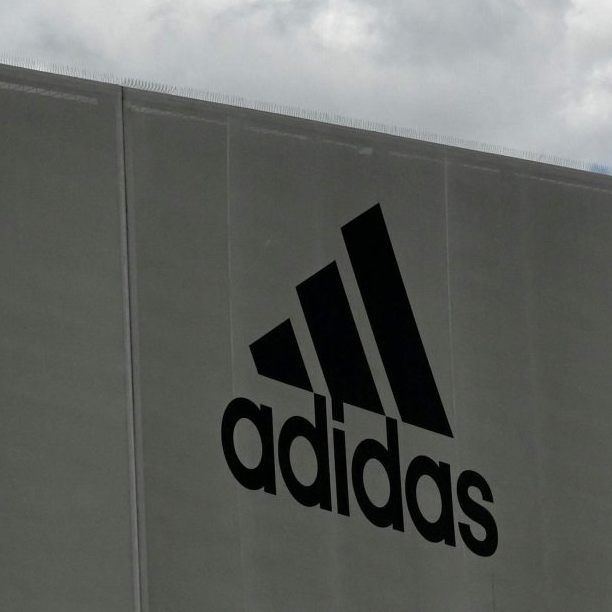 Adidas sperrt den App-Entwickler Runtastic in Österreich zu.