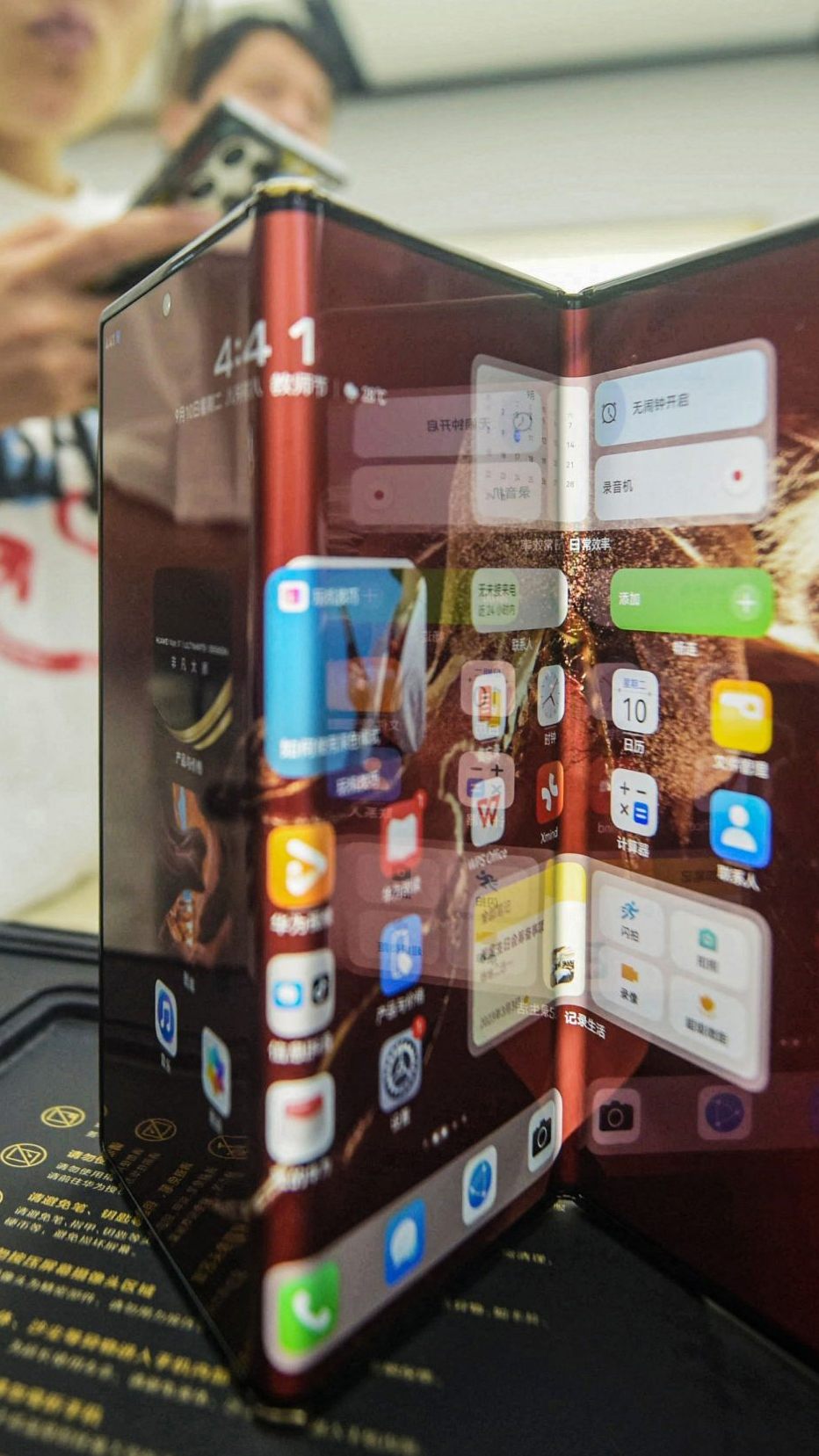 Für das faltbare "Mate XT" hat Huawei rund 3,6 Millionen Vorbestellungen erhalten.