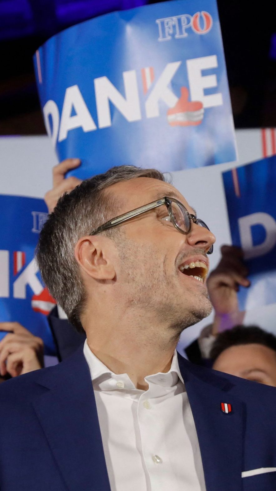 Herbert Kickl wird von seinen Anhängern gefeiert.