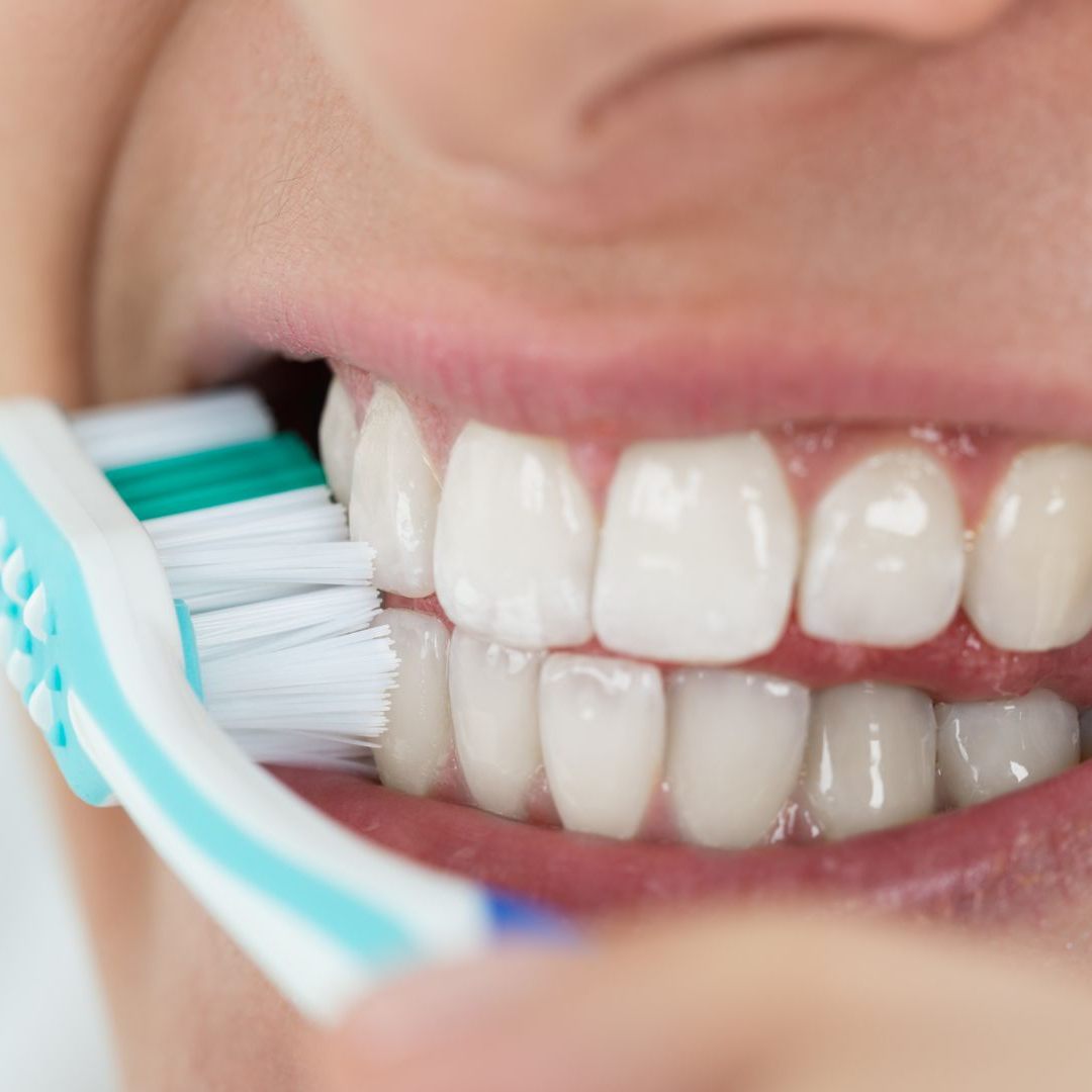 Zu starkes Putzen schadet den Zähnen.