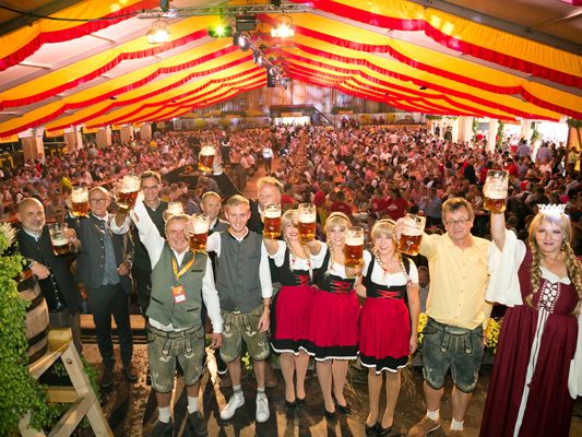 Der traditionelle Fassanstich am Freitag, 13. September 2024, ist ein absolutes Highlight des Bockbierfestes.