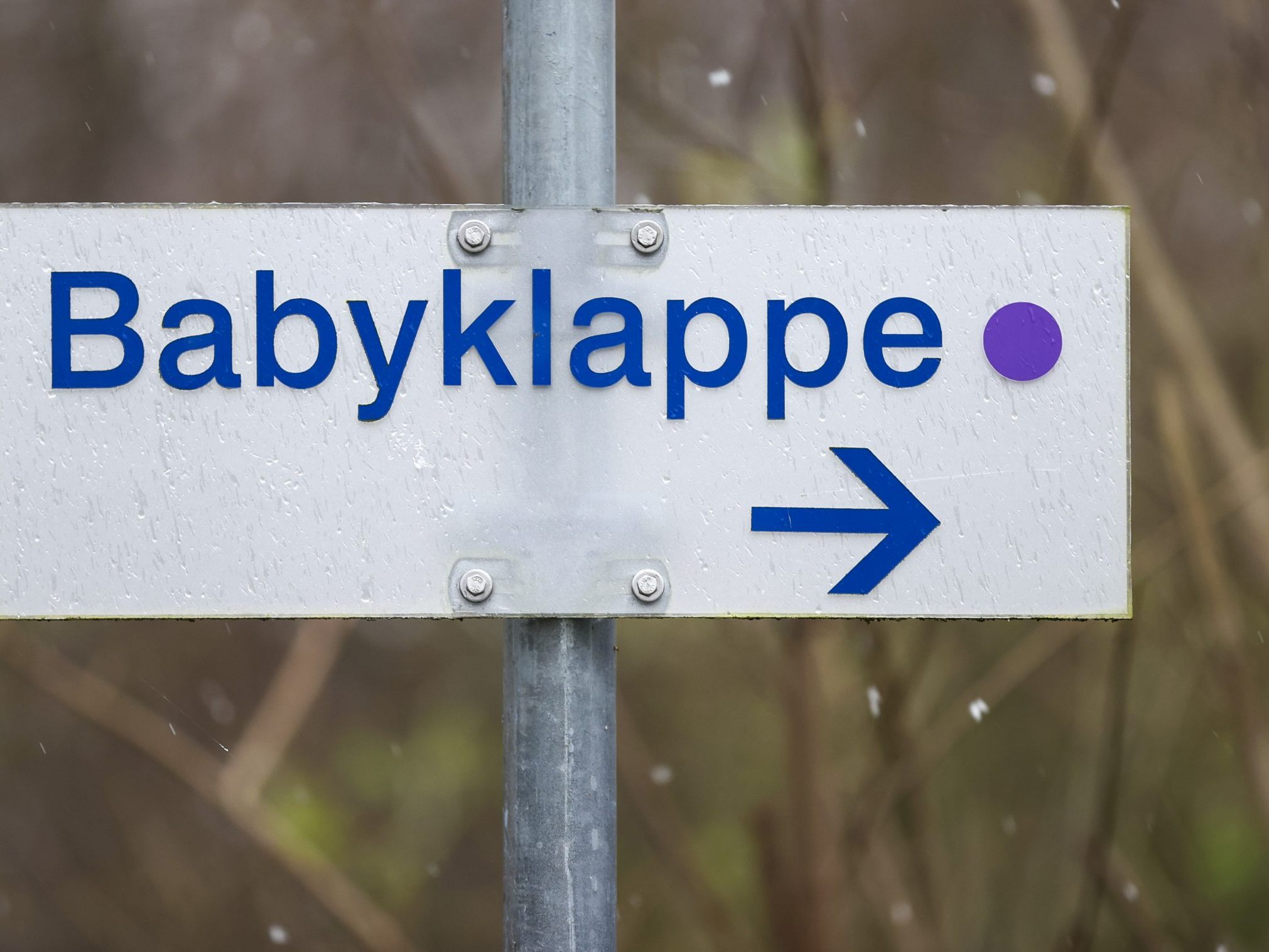 Eine 6-Jährige wurde in einer Babyklappe abgegeben. Eine 6-Jährige wurde in einer Babyklappe abgegeben.