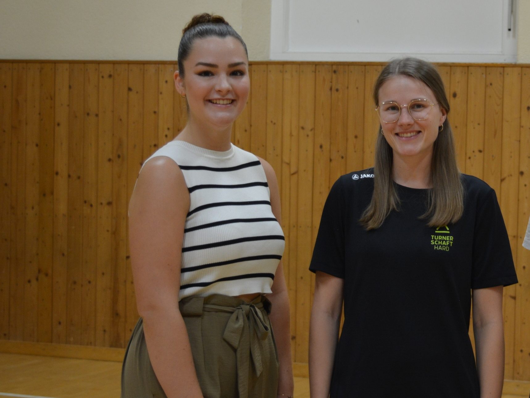 Neu im Team der TS Hard, v.l: Tanzpädagogin Laetizia Mastrangelo (Sparte Showdance//Tanz/Akrobatik) mit der neuen Schriftführerin, Katharina Thoman. Neu im Team der TS Hard, v.l: Tanzpädagogin Laetizia Mastrangelo (Sparte Showdance//Tanz/Akrobatik) mit der neuen Schriftführerin, Katharina Thoman.