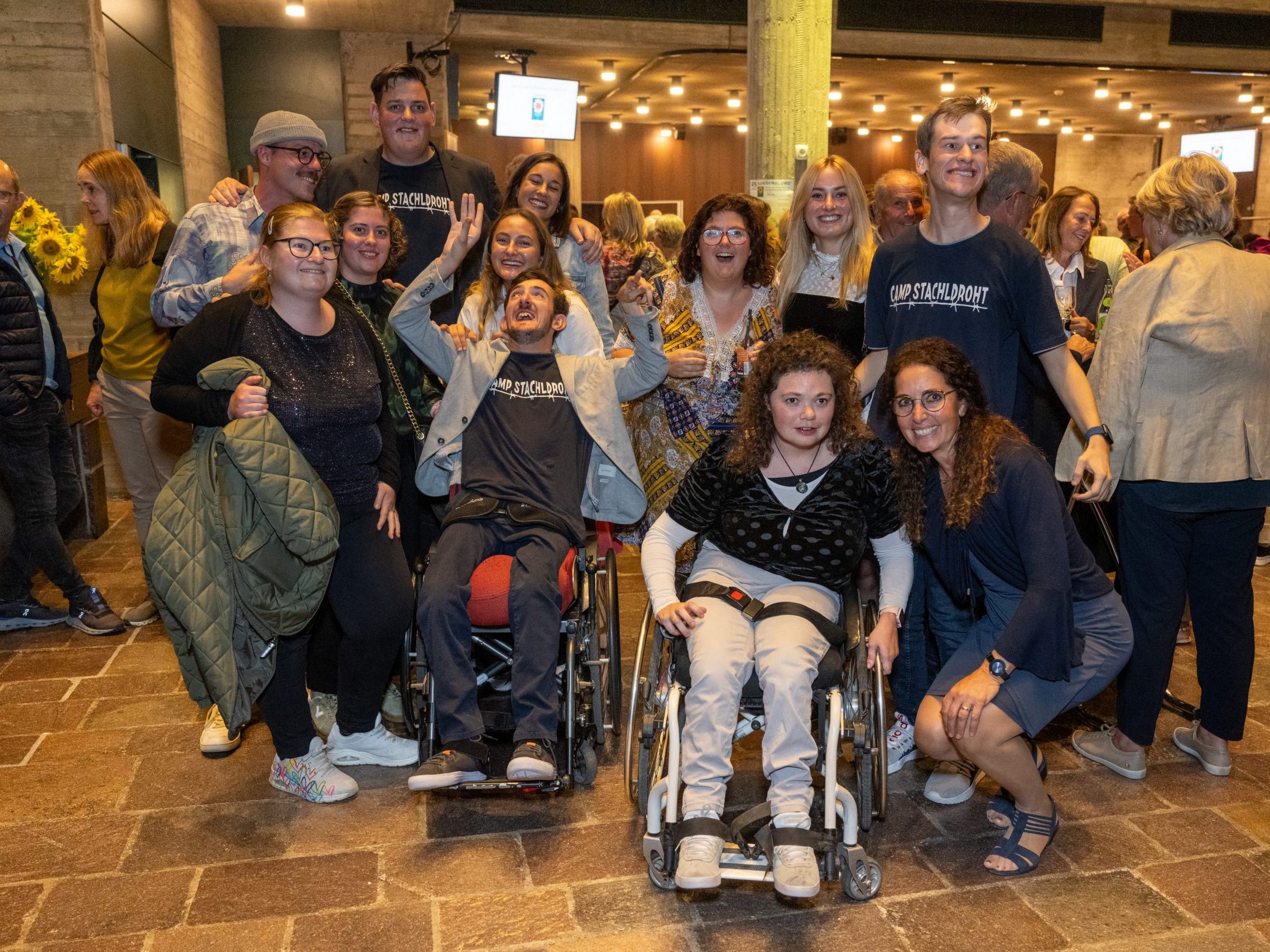 Rund 450 Gäste feierten das 25-jährige Bestehen des Vereins Sonnenblume bei der Benefizveranstaltung im Dornbirner Kulturhaus (im Bild: das Sommercamp-Team 2024)