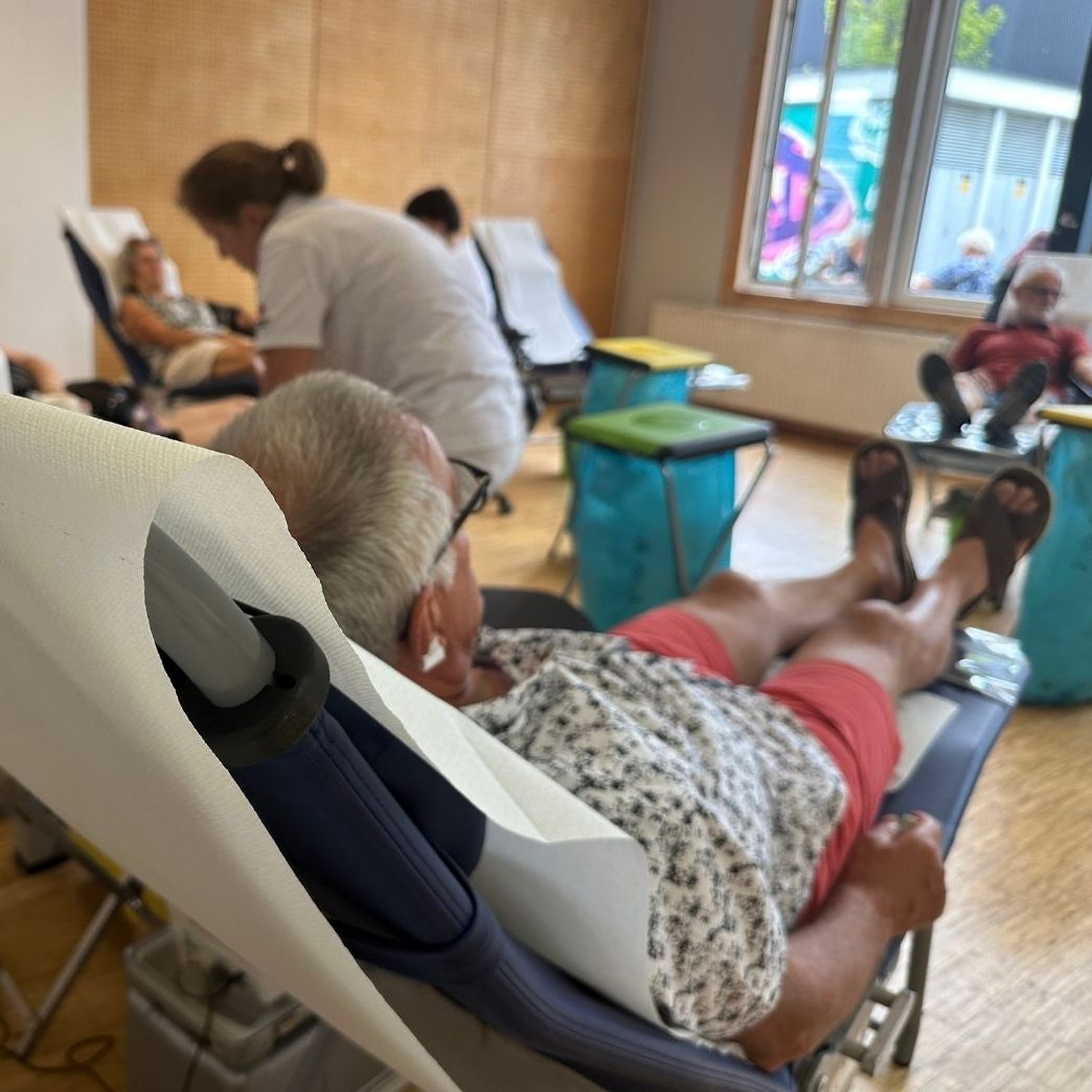 Auf der Herbstmesse kann man unkompliziert Blut spenden.