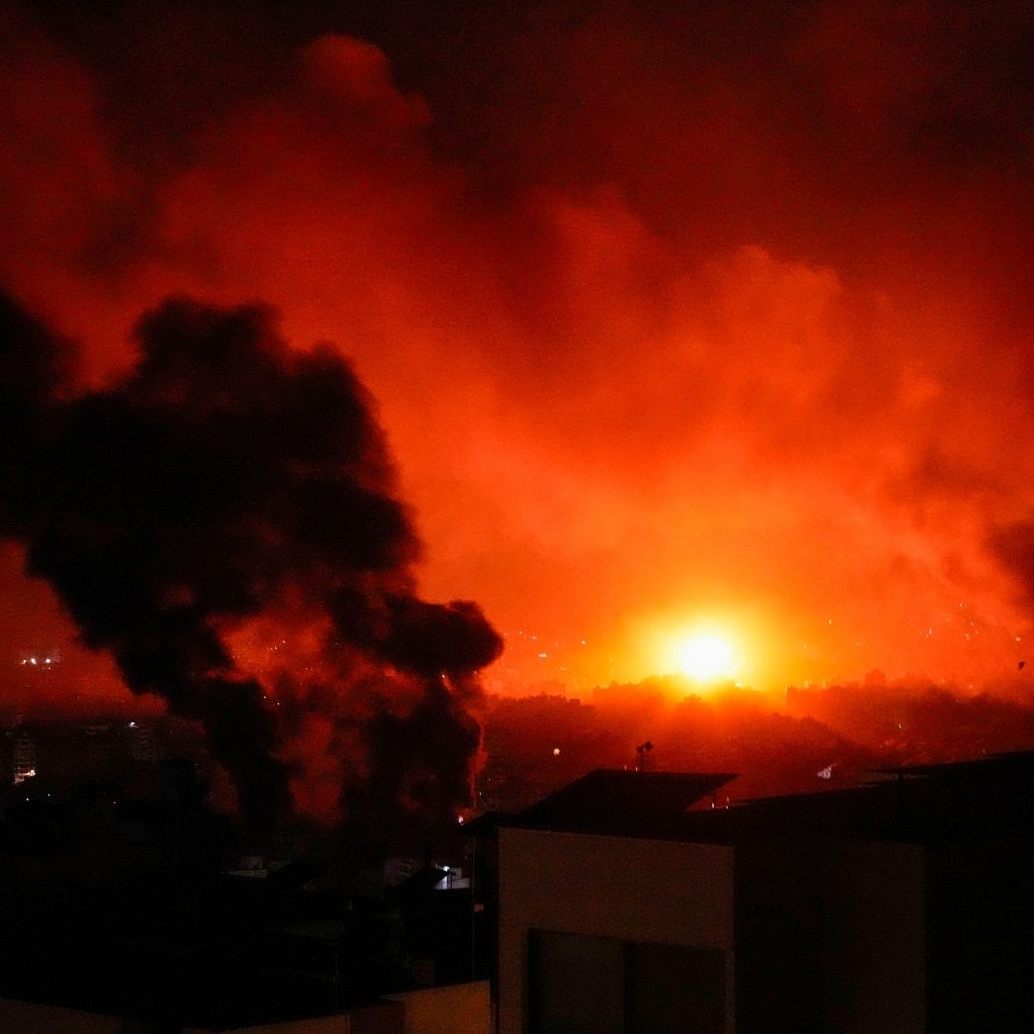 "Apokalyptische" Bilder aus dem Libanon. Die Raketenangriffe im Raum der libanesischen Hauptstadt Beirut wurden in der Nacht auf Samstag fortgesetzt.
