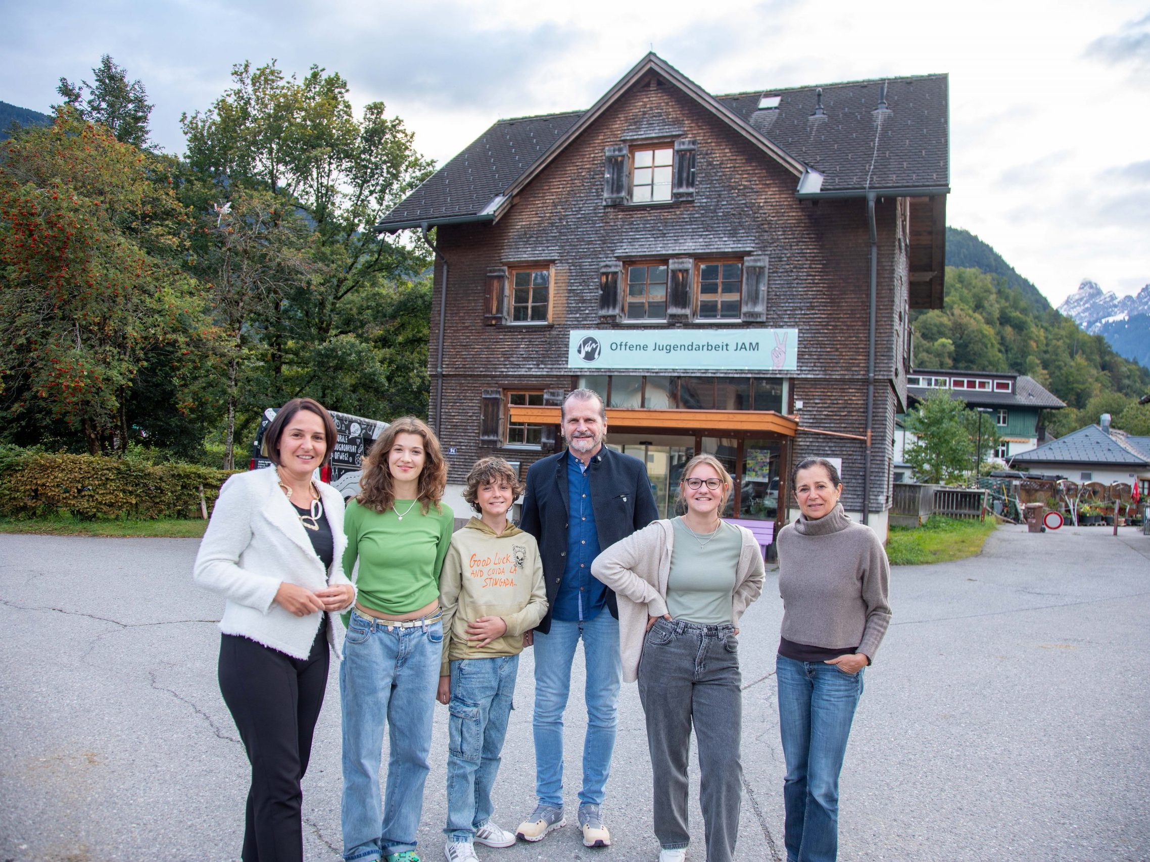 Mit einem „Open day“ wird das neue Haus der Offenen Jugendarbeit Montafon (JAM) am Samstag, 28. September 2024, in Schruns feierlich eröffnet. Los geht`s um 14 Uhr. Interessierte sind herzlich eingeladen. Mit einem „Open day“ wird das neue Haus der Offenen Jugendarbeit Montafon (JAM) am Samstag, 28. September 2024, in Schruns feierlich eröffnet. Los geht`s um 14 Uhr. Interessierte sind herzlich eingeladen.