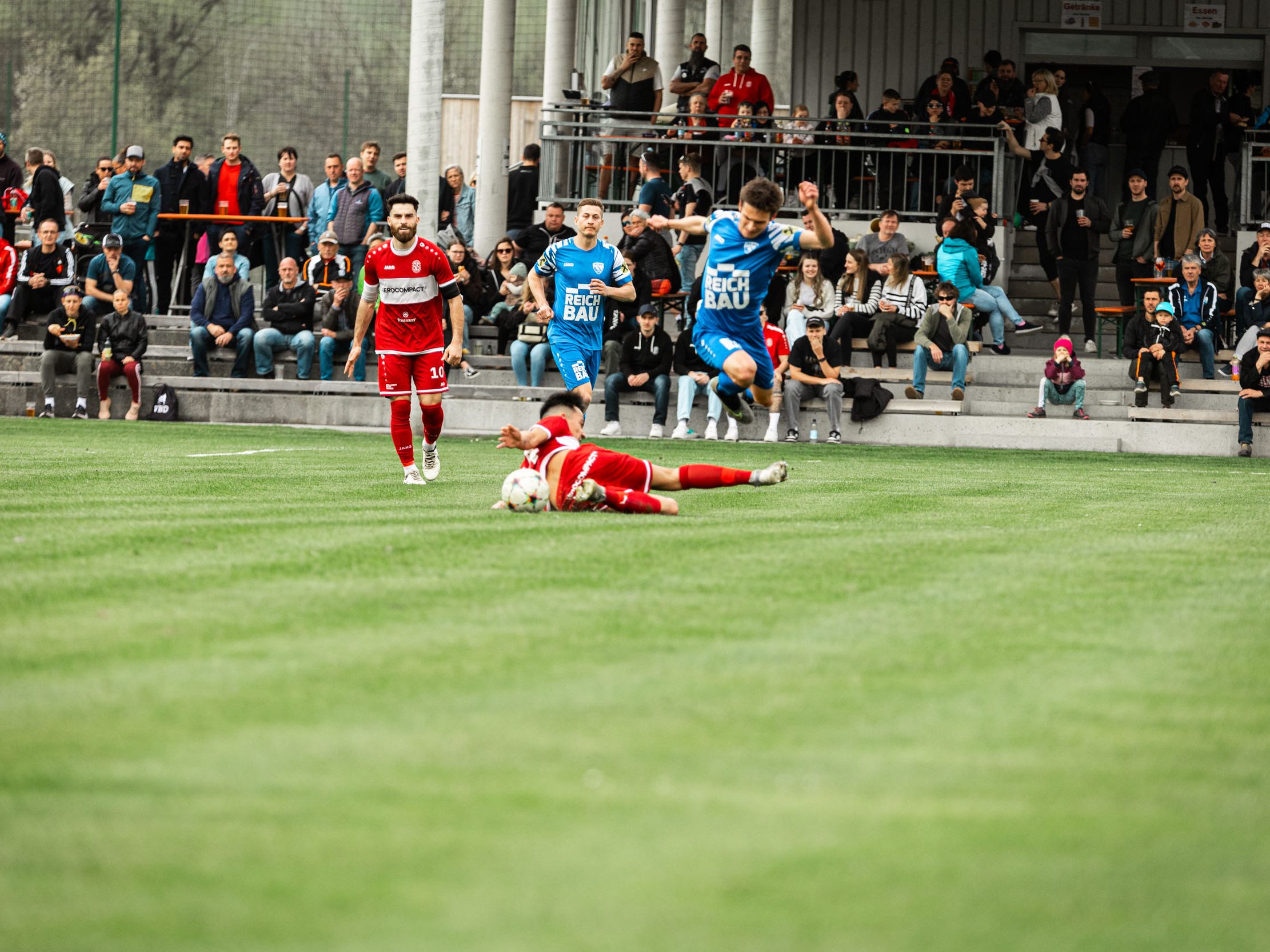 Die U10 des AEROCOMPACT SV Satteins startet um 12:45 Uhr in ein spannendes Fußballwochenende. Direkt danach kämpft das 1C-Team um 14:30 Uhr um wichtige Punkte, bevor die Kampfmannschaft um 17:00 Uhr im Spitzenspiel der 1. Landesklasse auf die 1B des SCR Altach trifft. Die U10 des AEROCOMPACT SV Satteins startet um 12:45 Uhr in ein spannendes Fußballwochenende. Direkt danach kämpft das 1C-Team um 14:30 Uhr um wichtige Punkte, bevor die Kampfmannschaft um 17:00 Uhr im Spitzenspiel der 1. Landesklasse auf die 1B des SCR Altach trifft.