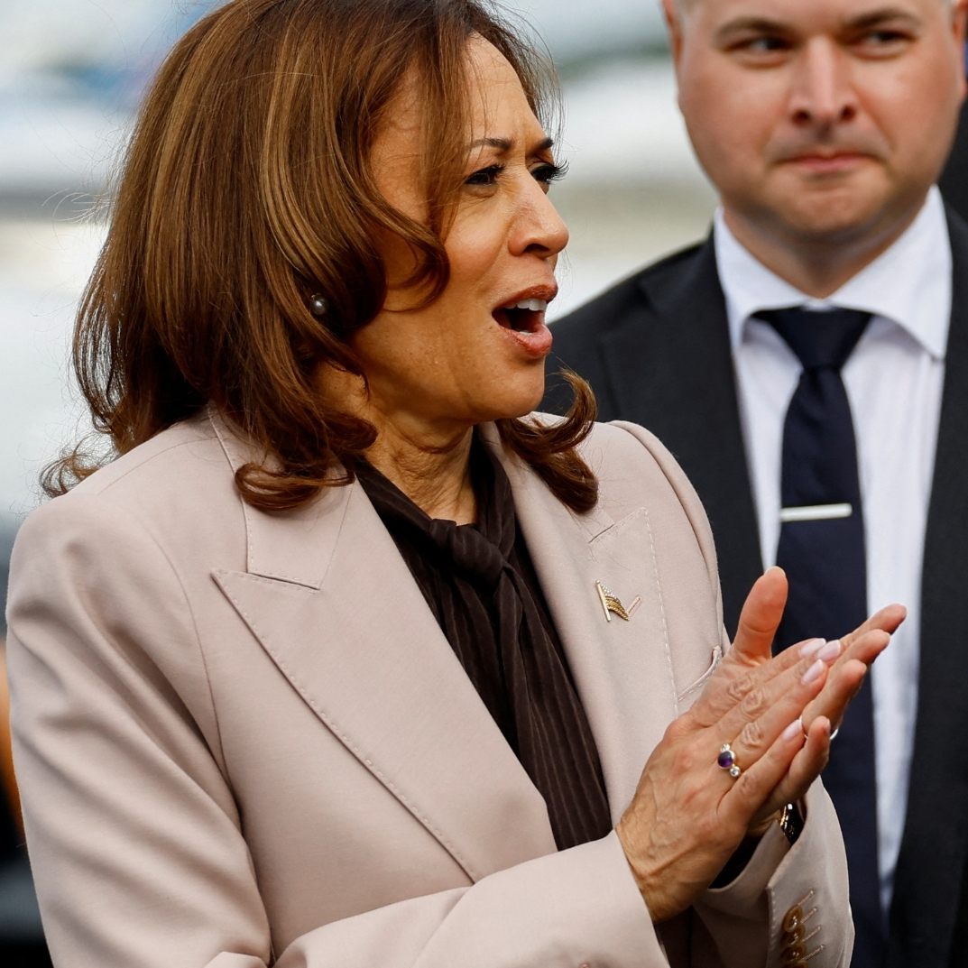 Mit dem Kreml verbundene Gruppen produzieren gefälschte Videos über Kamala Harris.